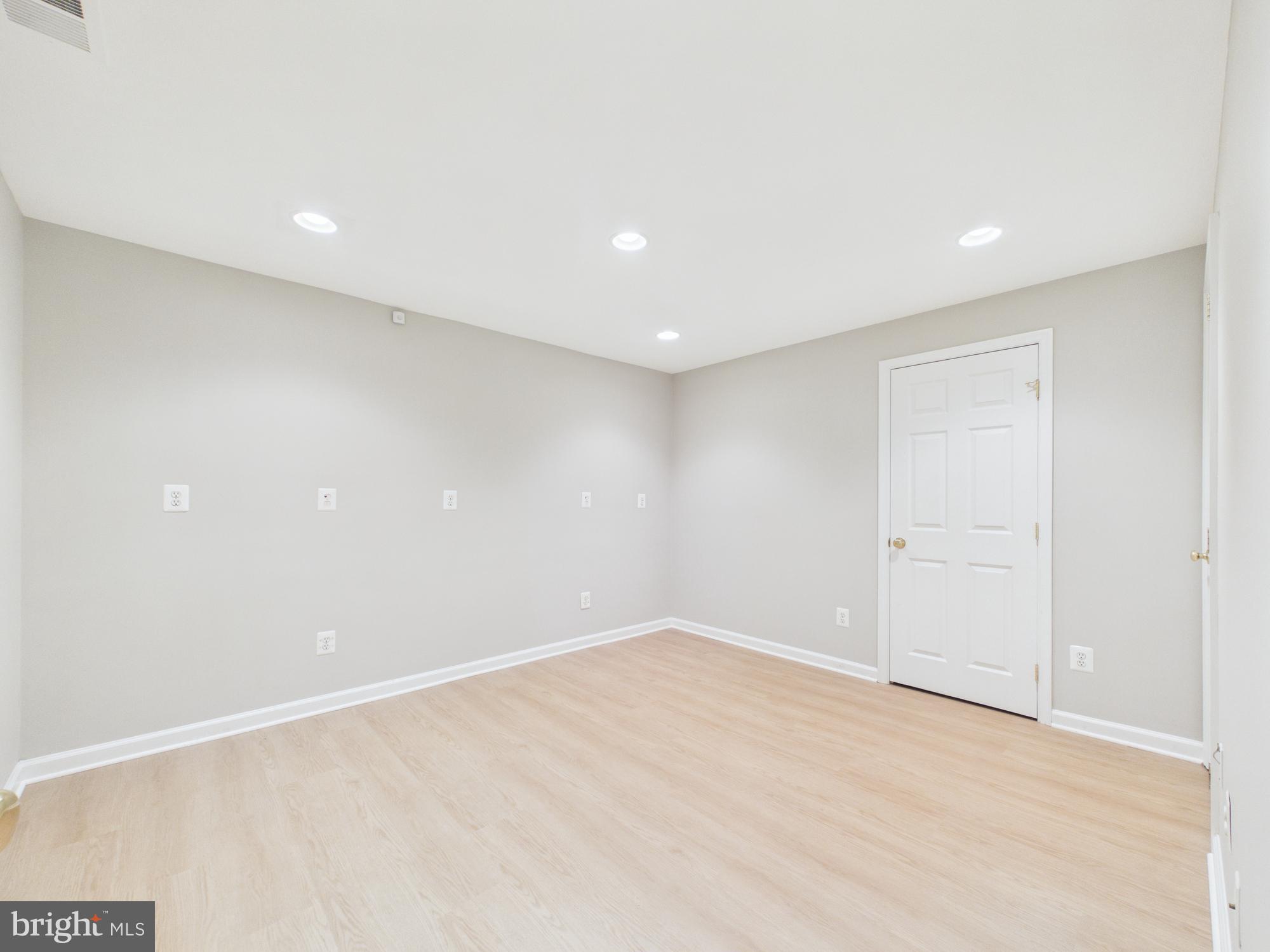 POTOMAC LAKES - Residential