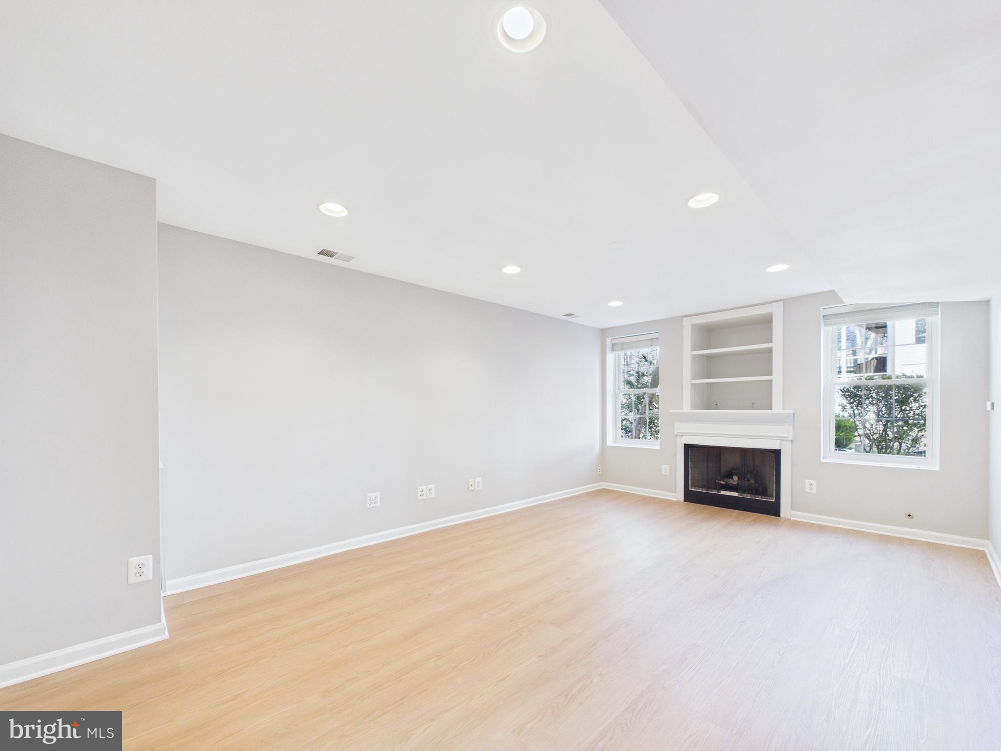 POTOMAC LAKES - Residential