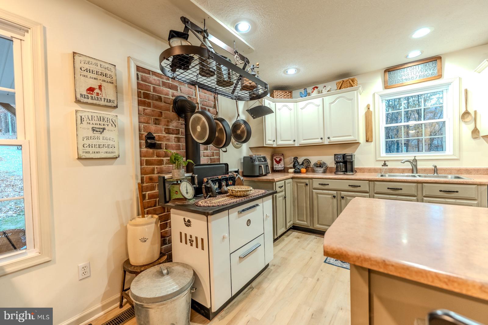 216 ANGEL COUNTRY LANE