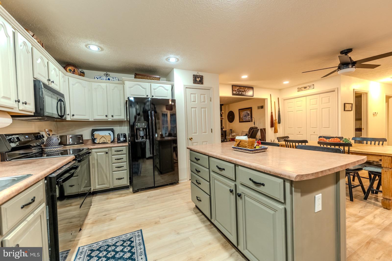 216 ANGEL COUNTRY LANE