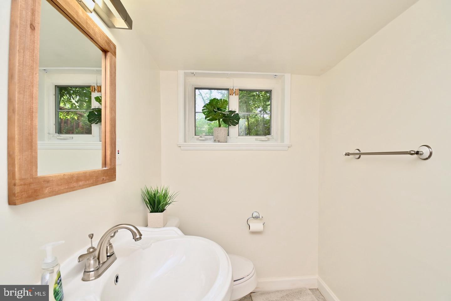 LAKE BARCROFT - Residential Lease