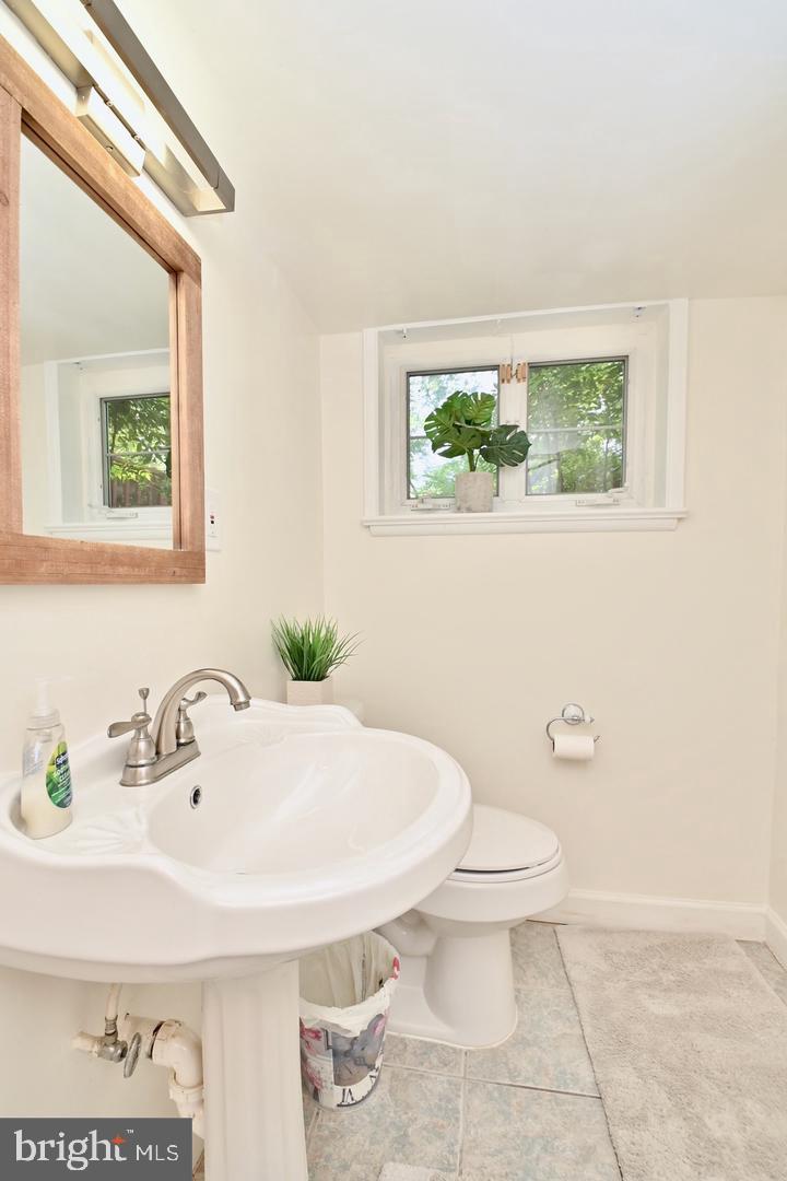 LAKE BARCROFT - Residential Lease