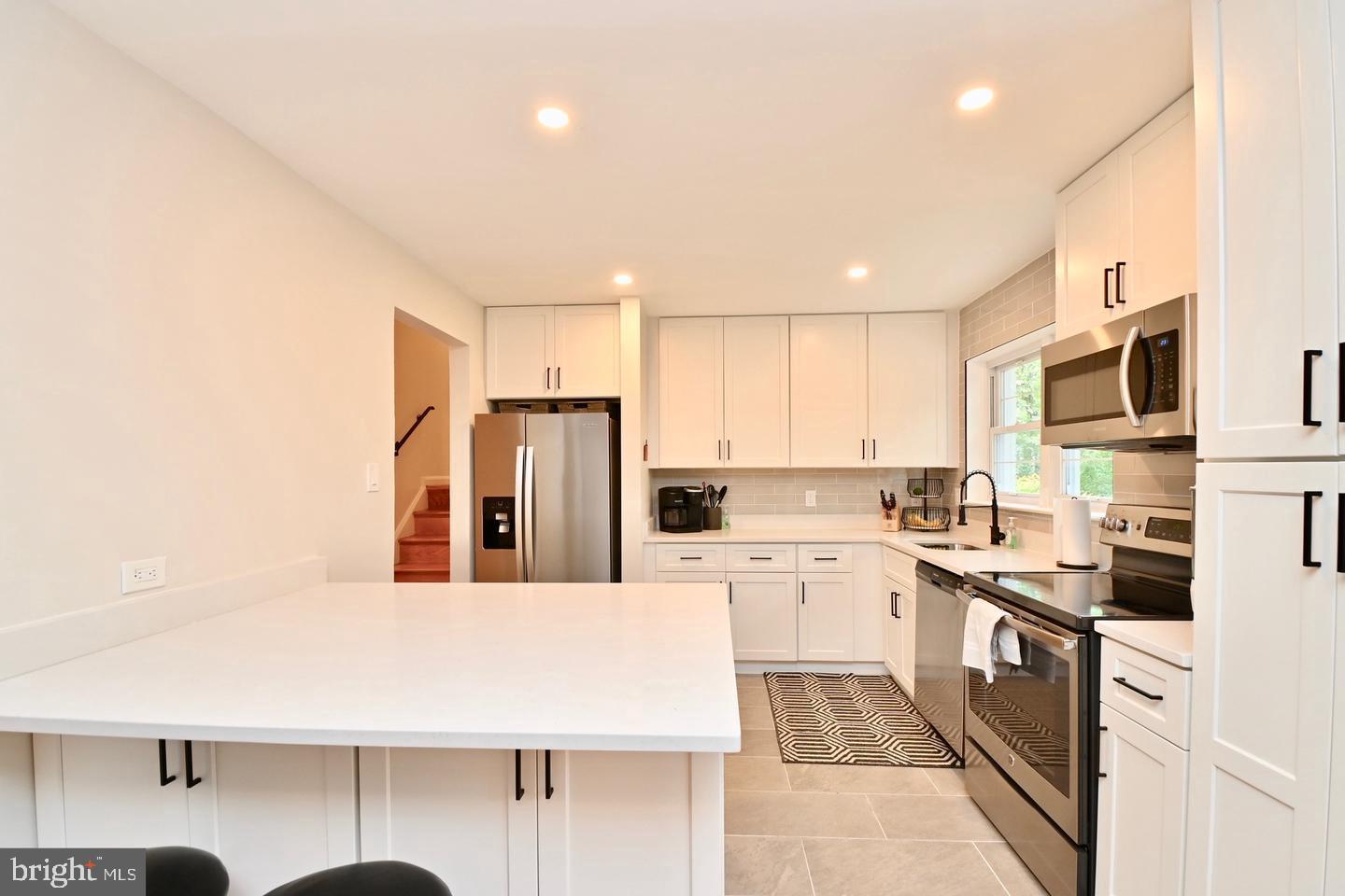 LAKE BARCROFT - Residential Lease