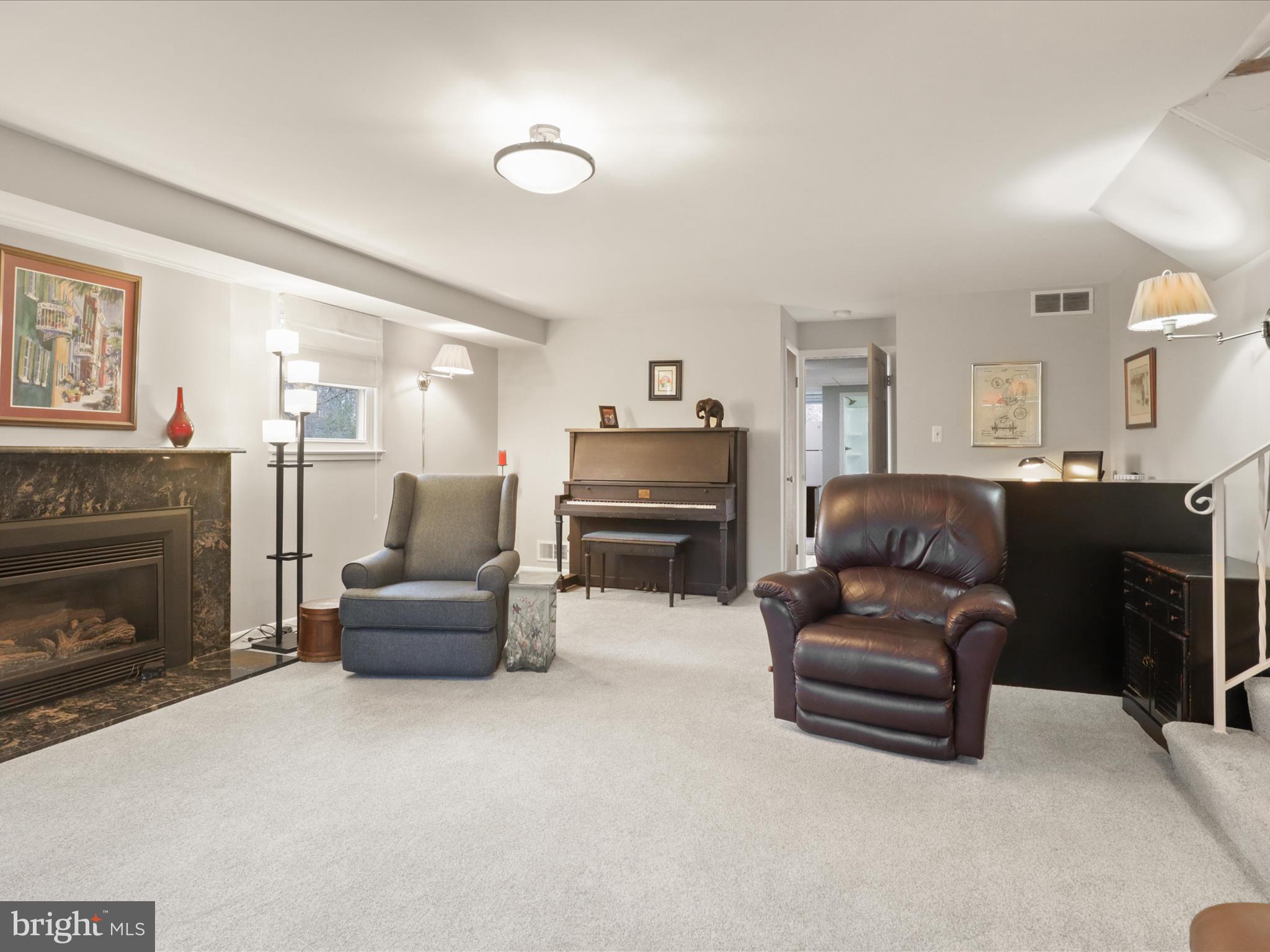 TALL OAKS - Residential