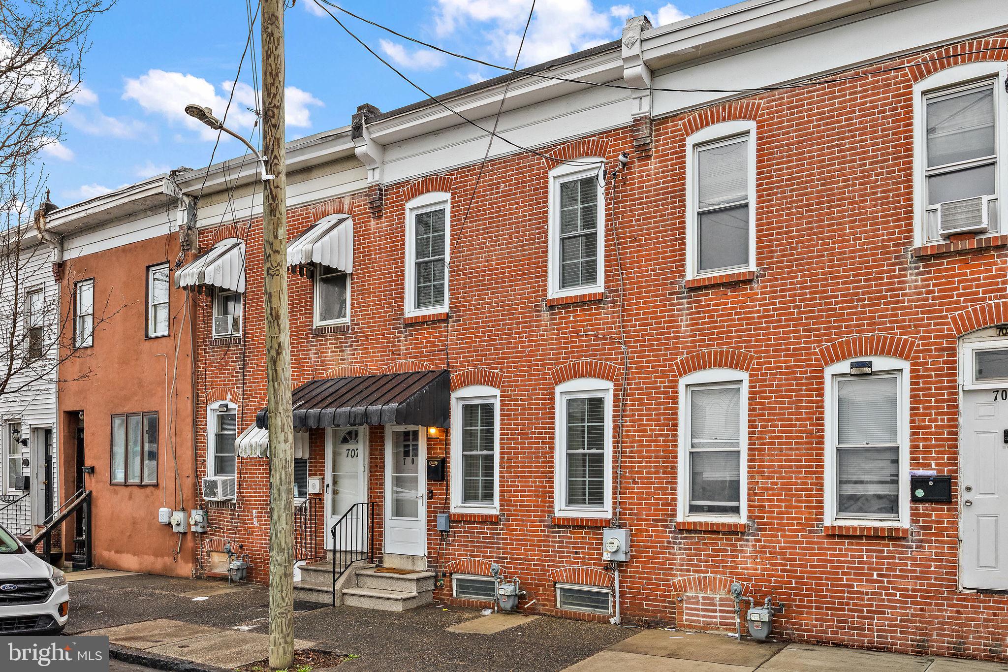 705 S VAN BUREN STREET