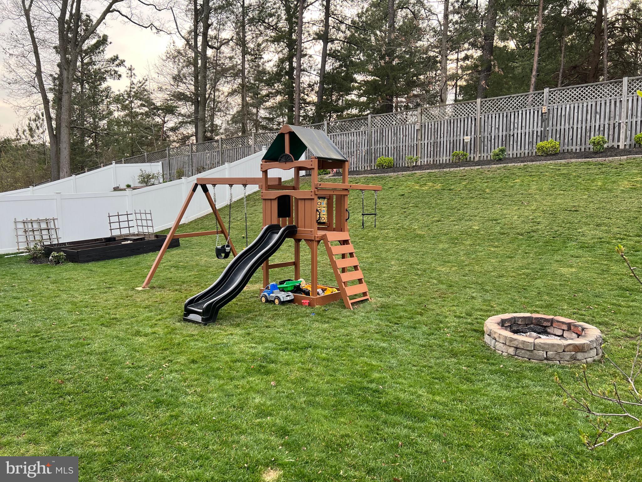 TURNBURY RUN AT ZEBRON - Residential