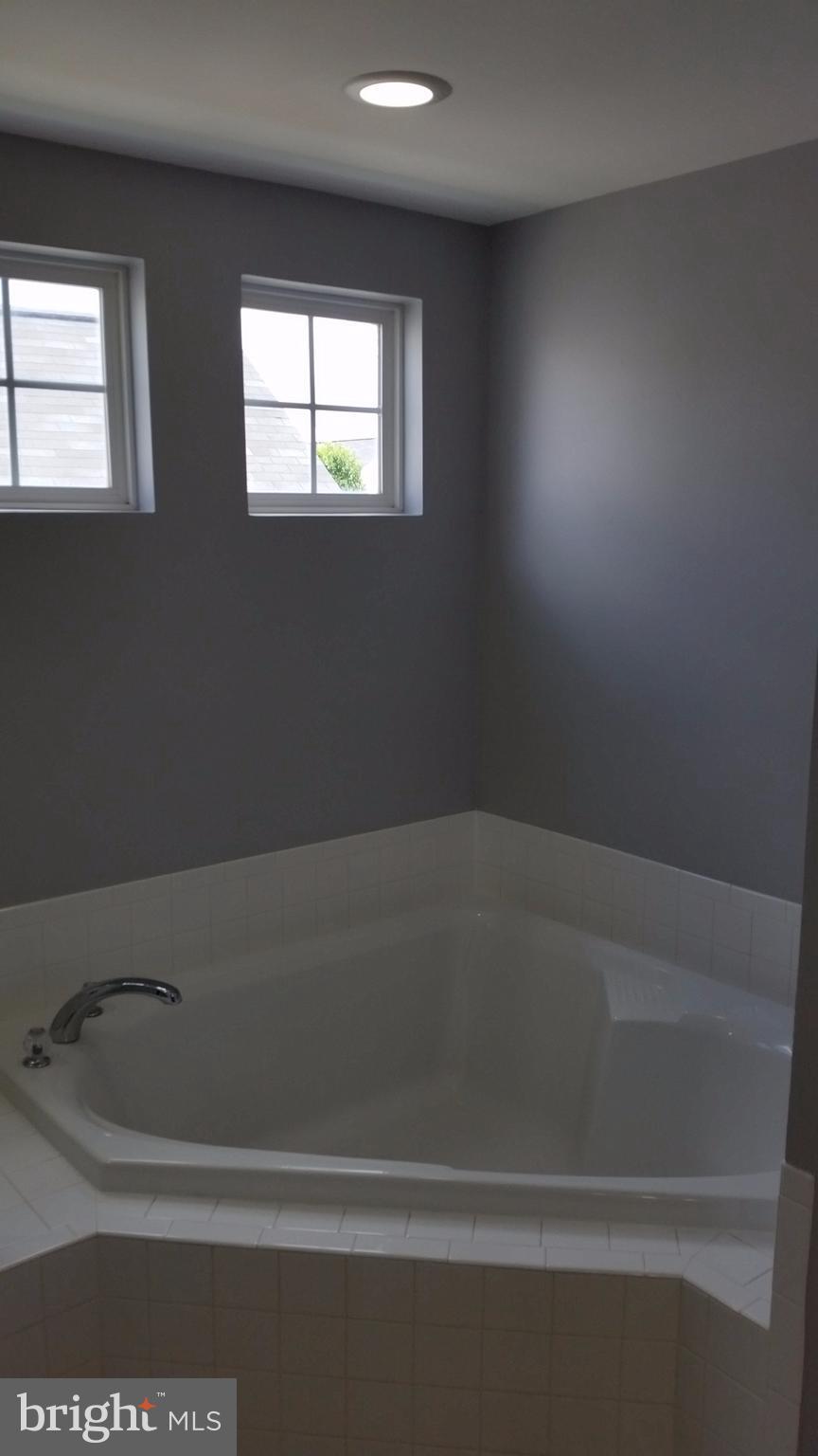 LAKELAND PLACE - Residential