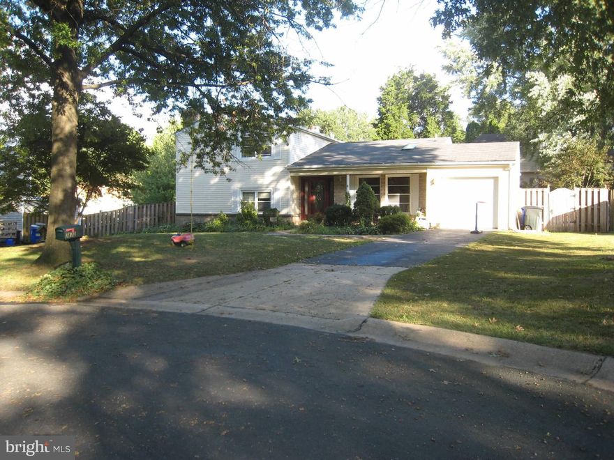 Beautiful 5 Bedroom/3 Bathroom single family house for lease on quiet cul-de-sac.  High cathedral ceilings in living room, dining room & kitchen give dramatic appeal & great open layout & cozy wood-burning fireplace to keep you warm & toasty on winter evenings.  Fantastic eat-in kitchen for cooking & entertaining - stainless steel appliances, granite countertops, lots of counterspace & storage. 4 Bedrooms/2 Baths on upper level - MBR with en-suite bathroom, walk in closet. Hardwood floors throughout.  Fantastic front porch overlo yard with a tree swing & lots of room for kids to play & bike & a lovely back deck w/ built-in seating overlooking a large fenced backyard perfect for relaxing & entertaining. Great location with easy access to commuter routes, parks, shopping, Shady Grove metro station, etc.  Available for lease starting 7/12.