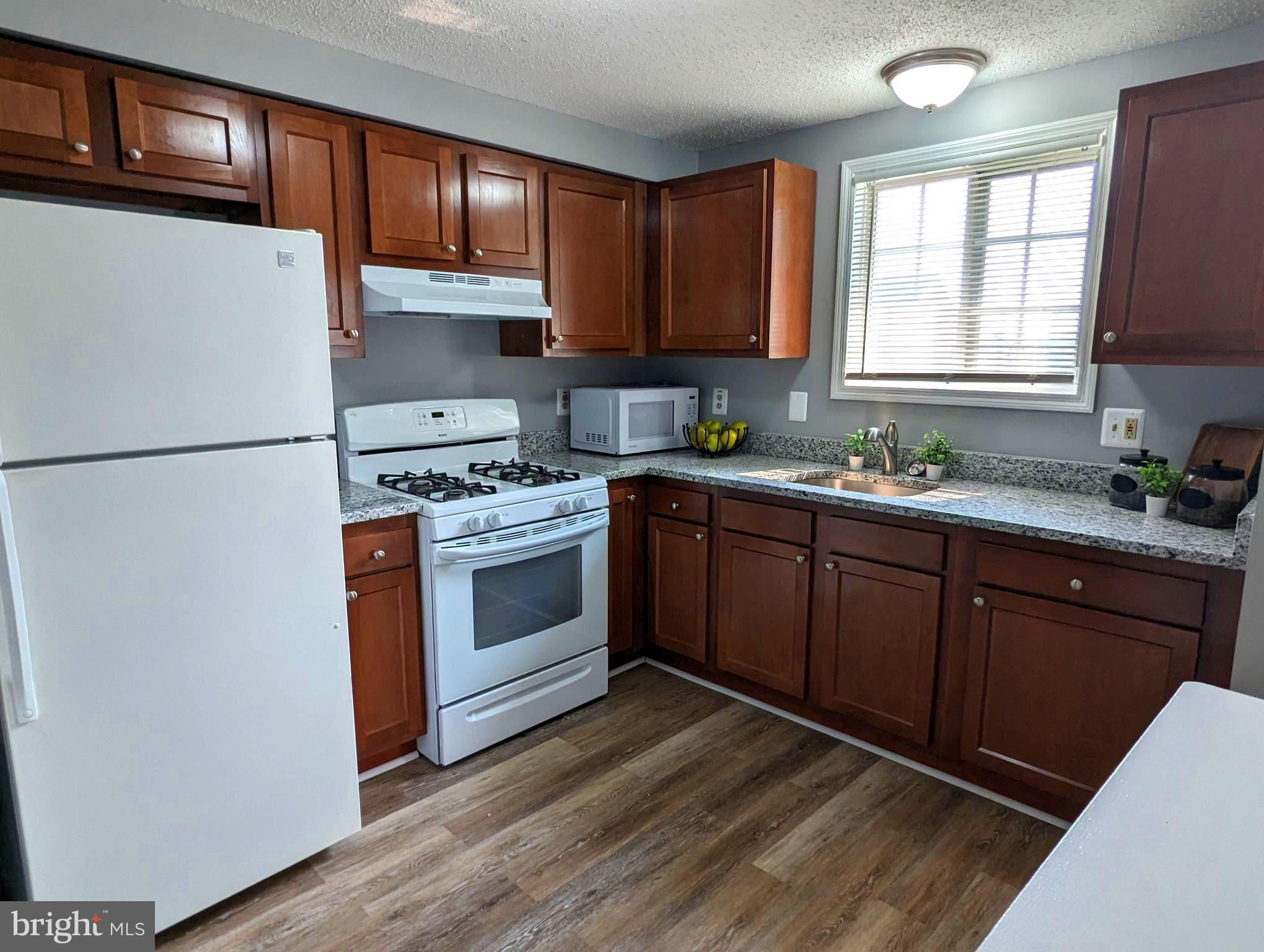 SANDTOWN-WINCHESTER - Residential