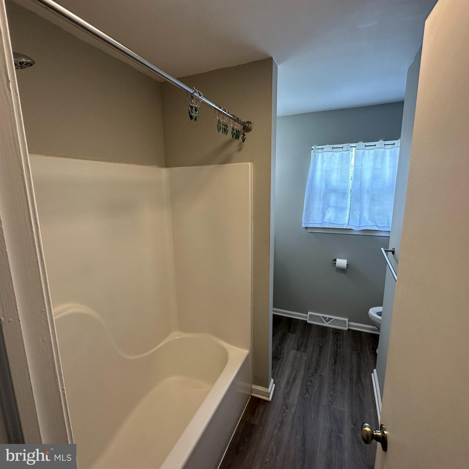 OAK KNOLL - Residential Lease