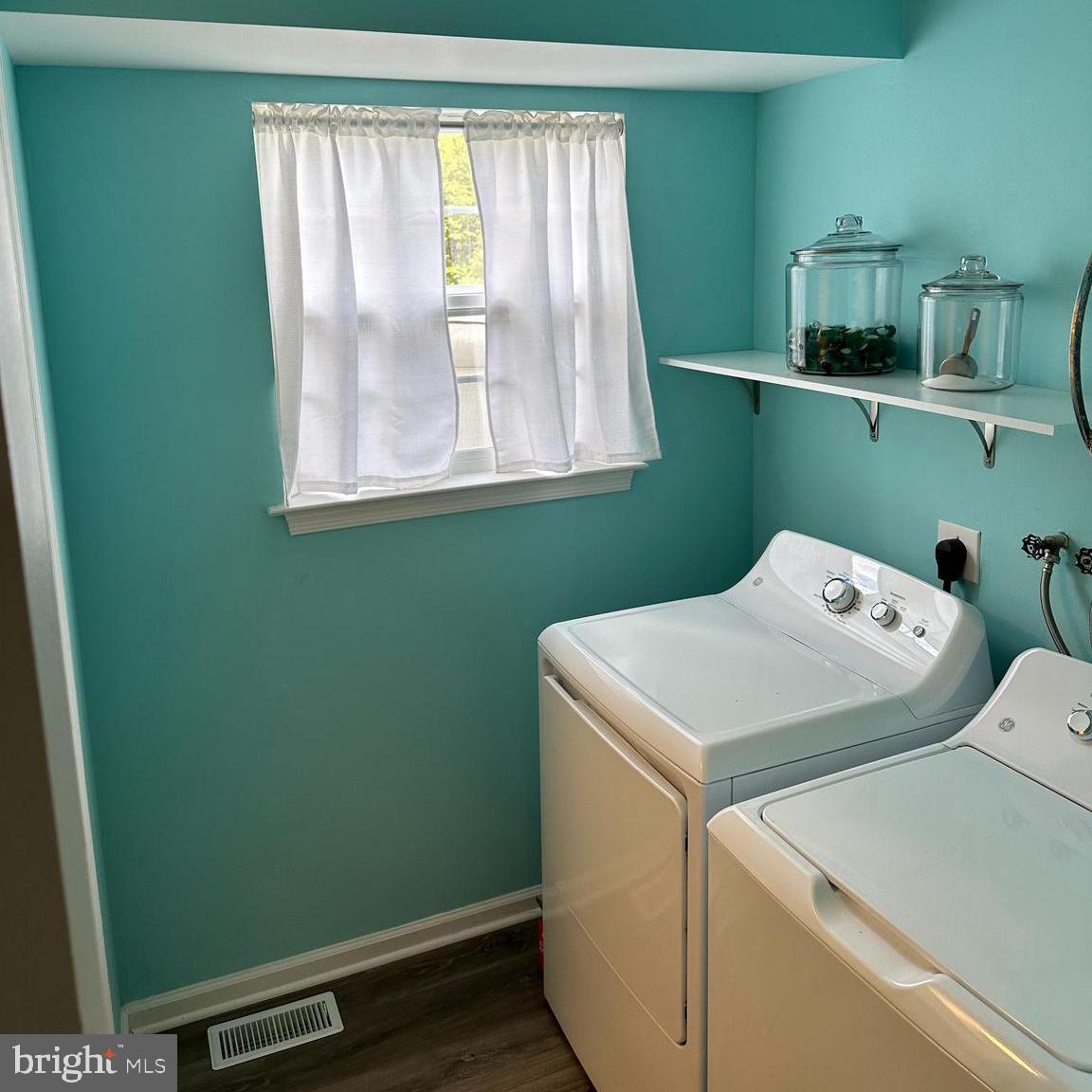 OAK KNOLL - Residential Lease