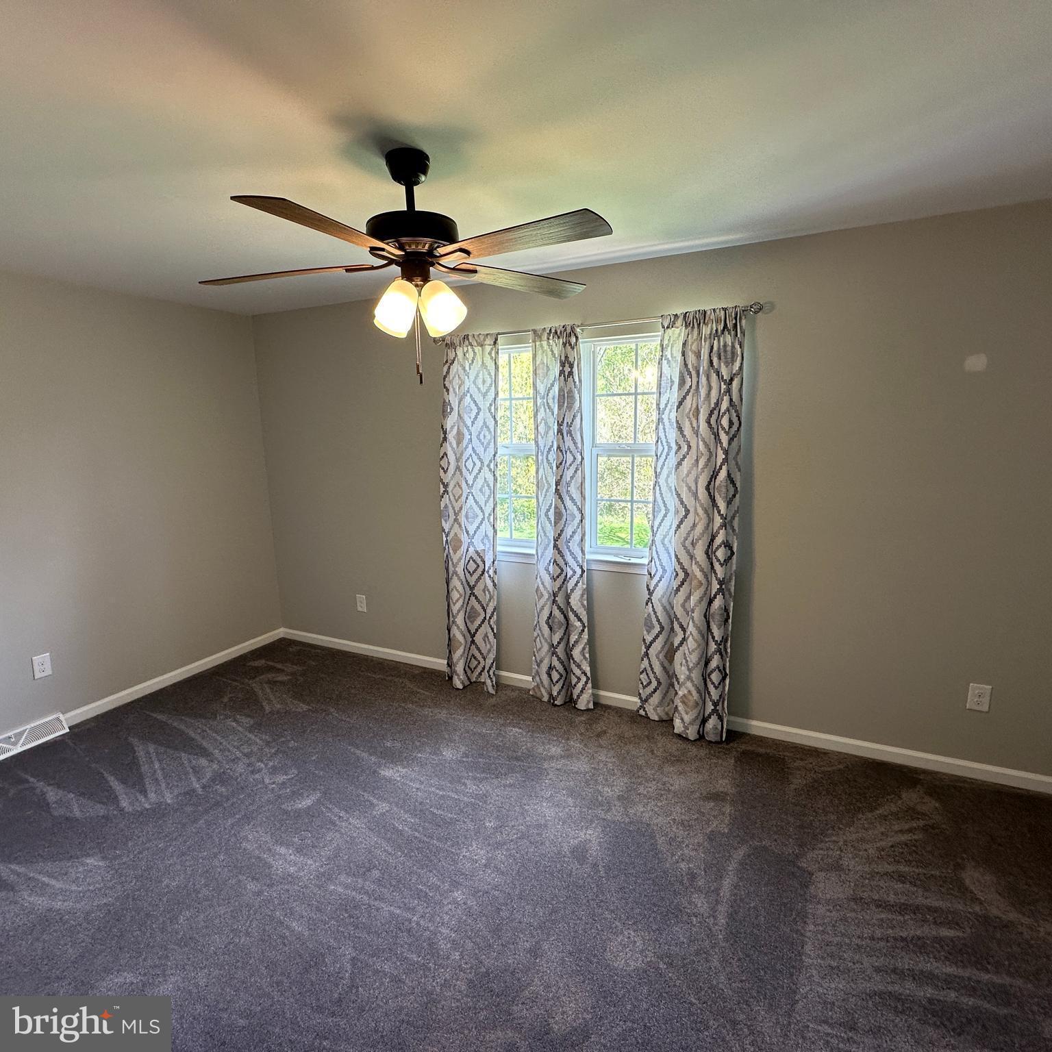 OAK KNOLL - Residential Lease