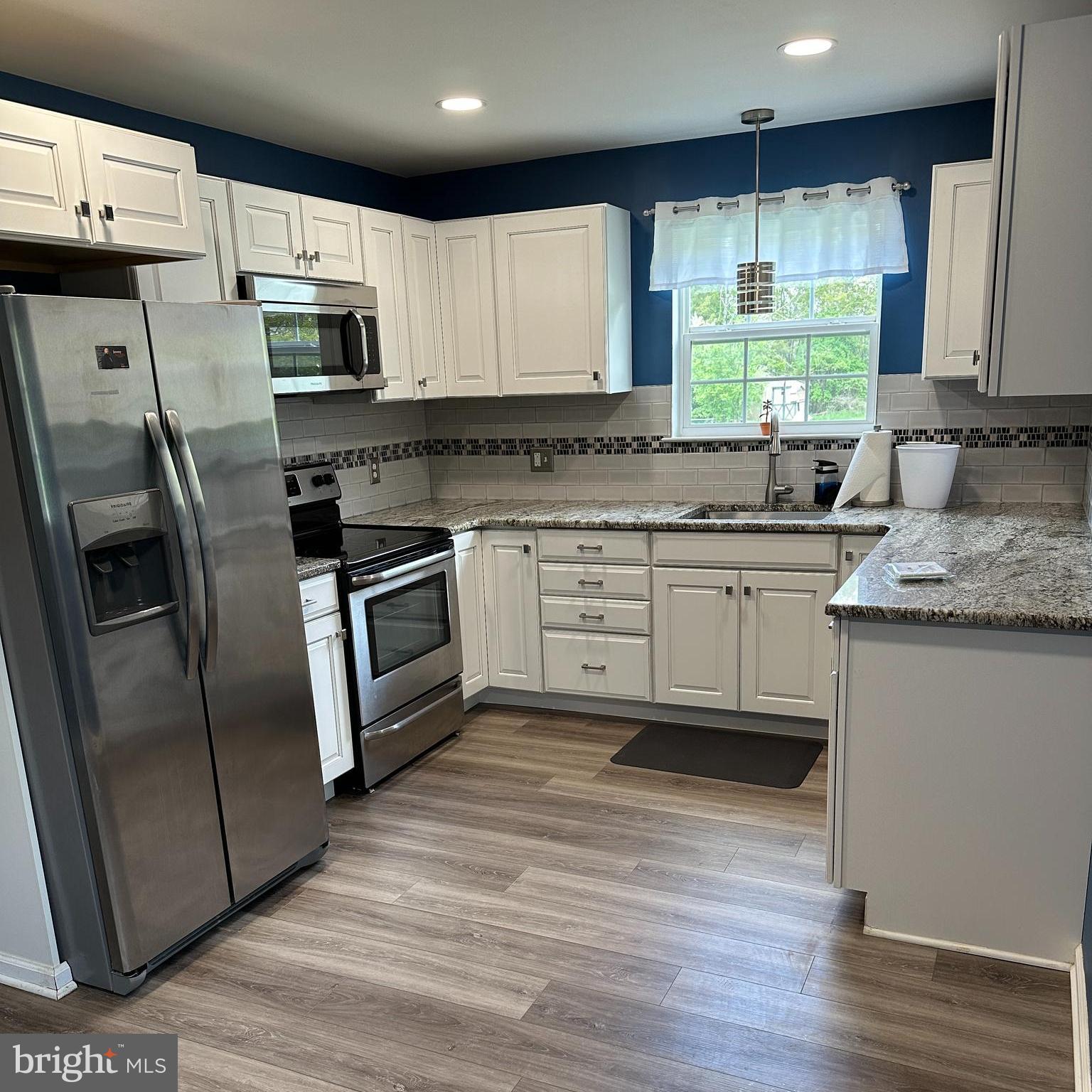 OAK KNOLL - Residential Lease