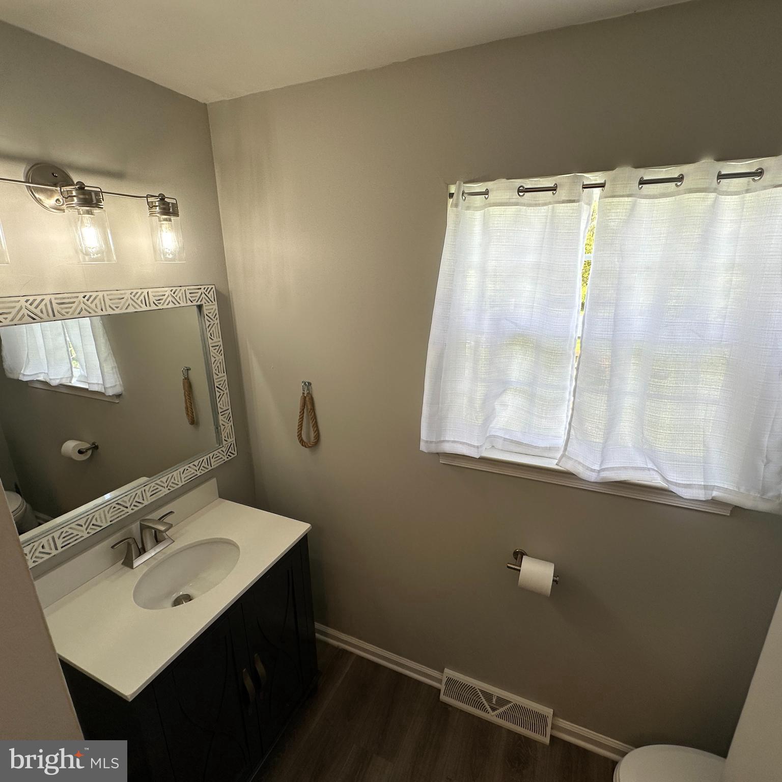 OAK KNOLL - Residential Lease