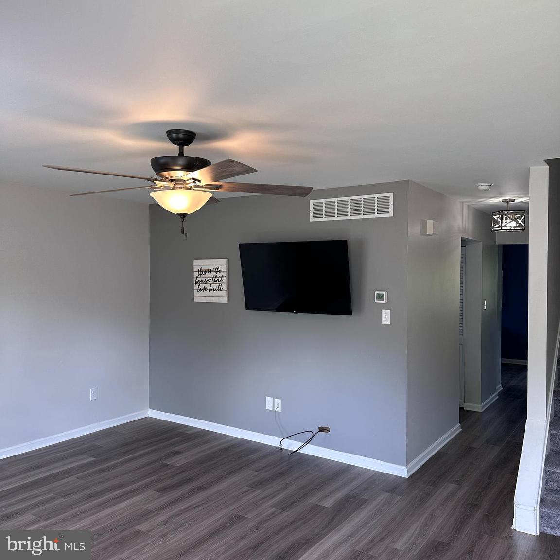 OAK KNOLL - Residential Lease