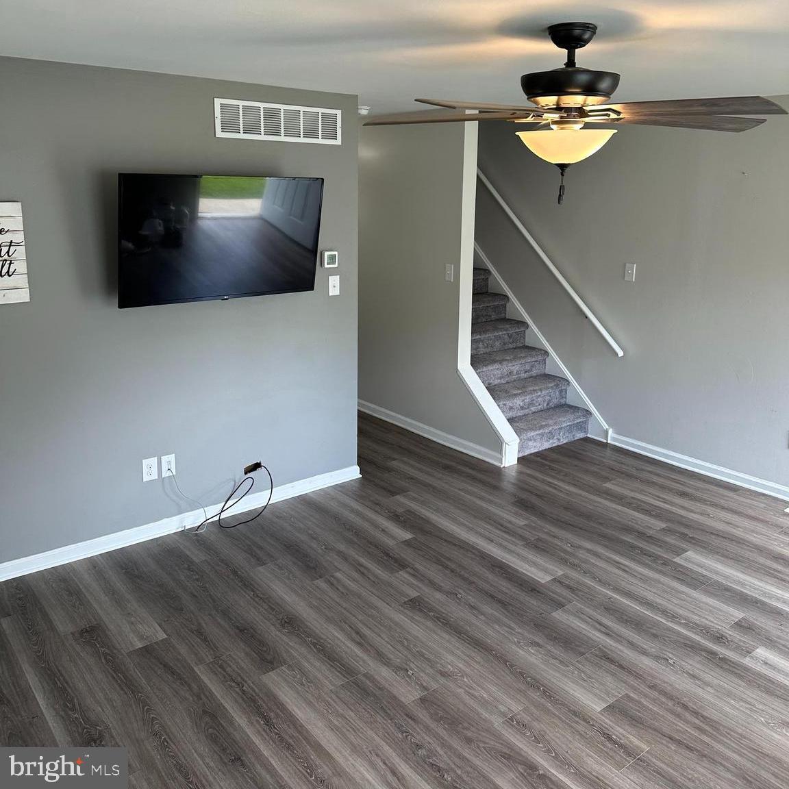 OAK KNOLL - Residential Lease