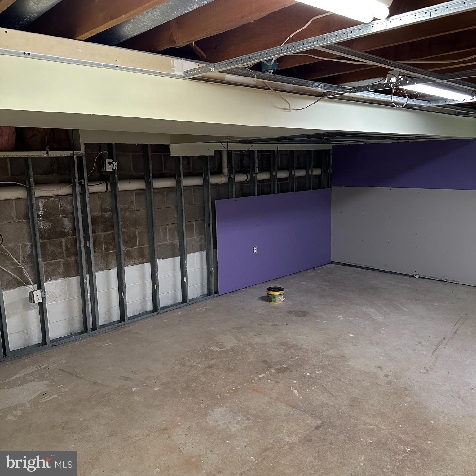 OAK KNOLL - Residential Lease