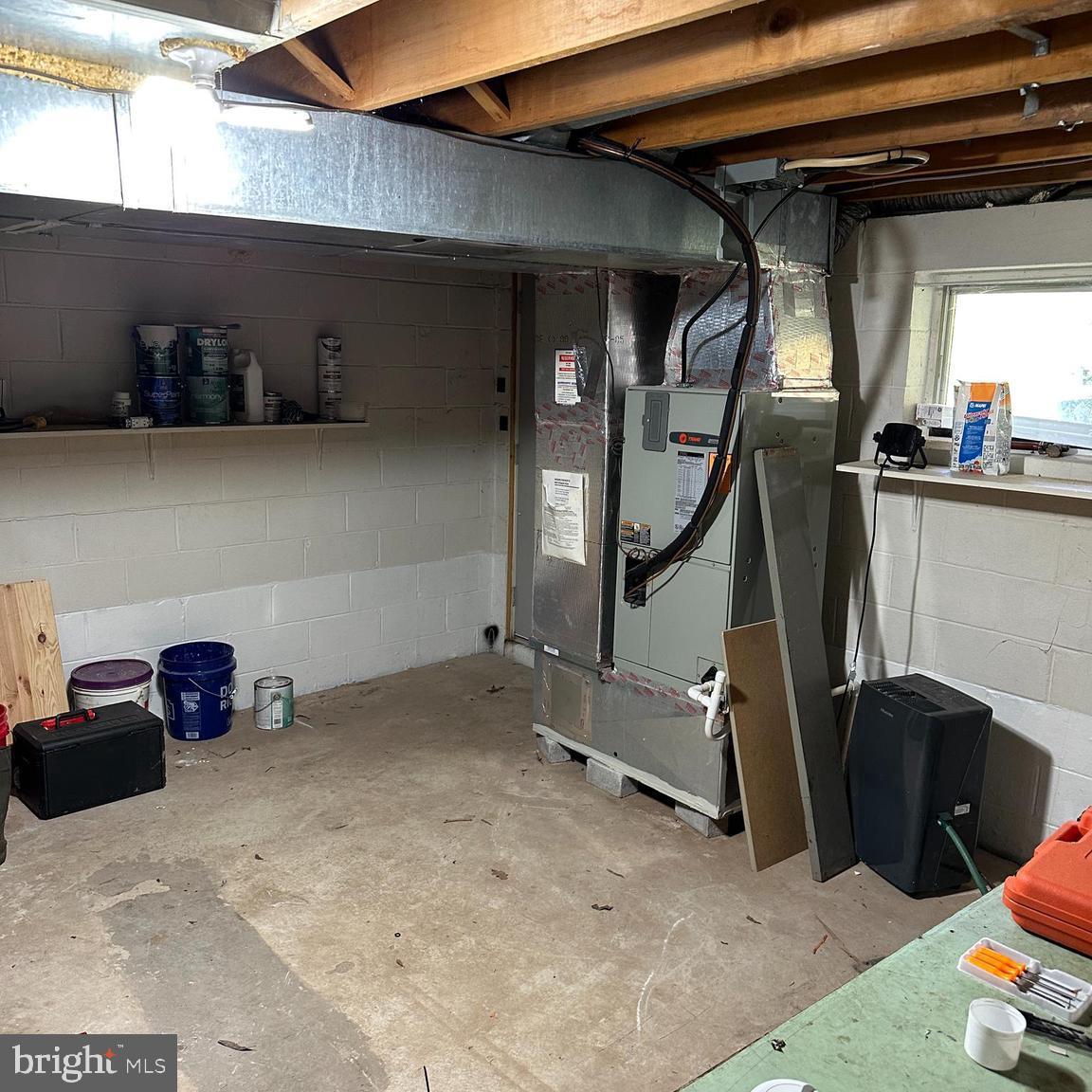 OAK KNOLL - Residential Lease