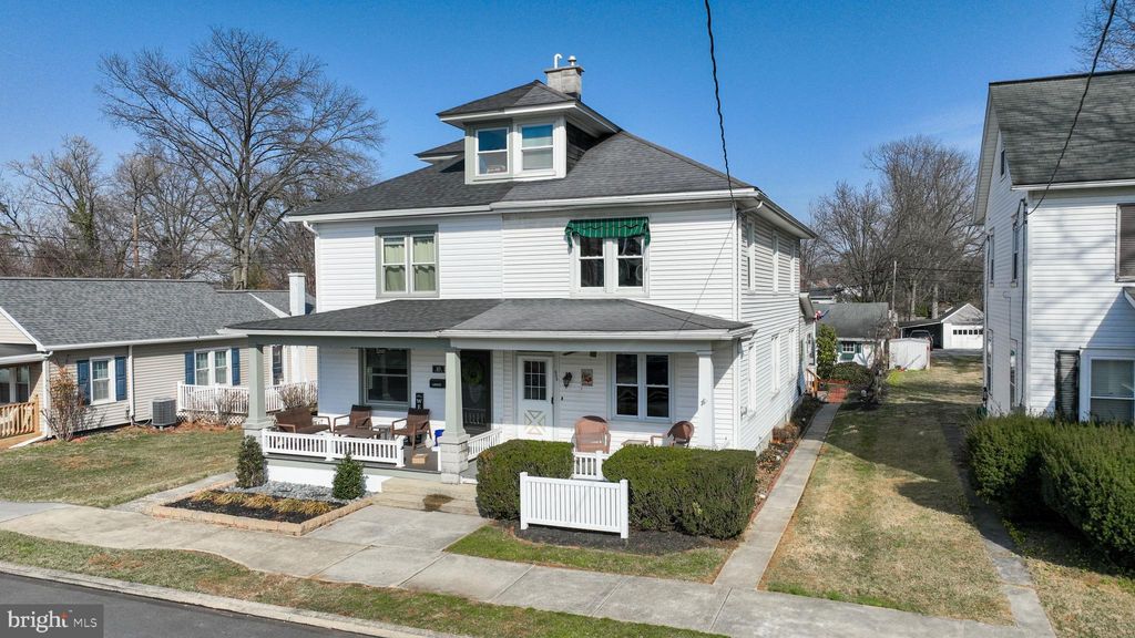 Photo of 405 S Cedar Street, LITITZ, PA 17543 (MLS # PALA2065344)