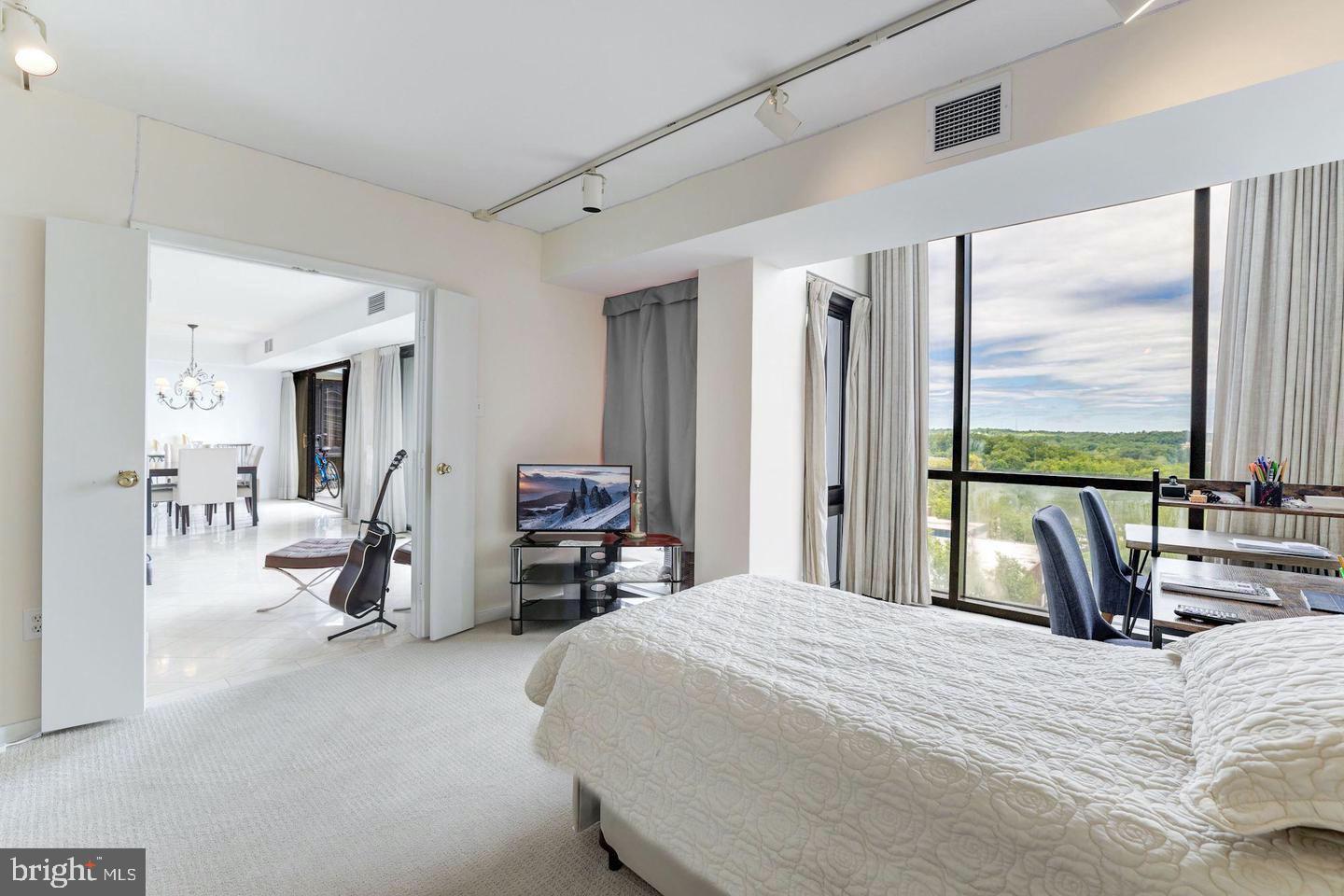 ATRIUM CONDO - Residential Lease