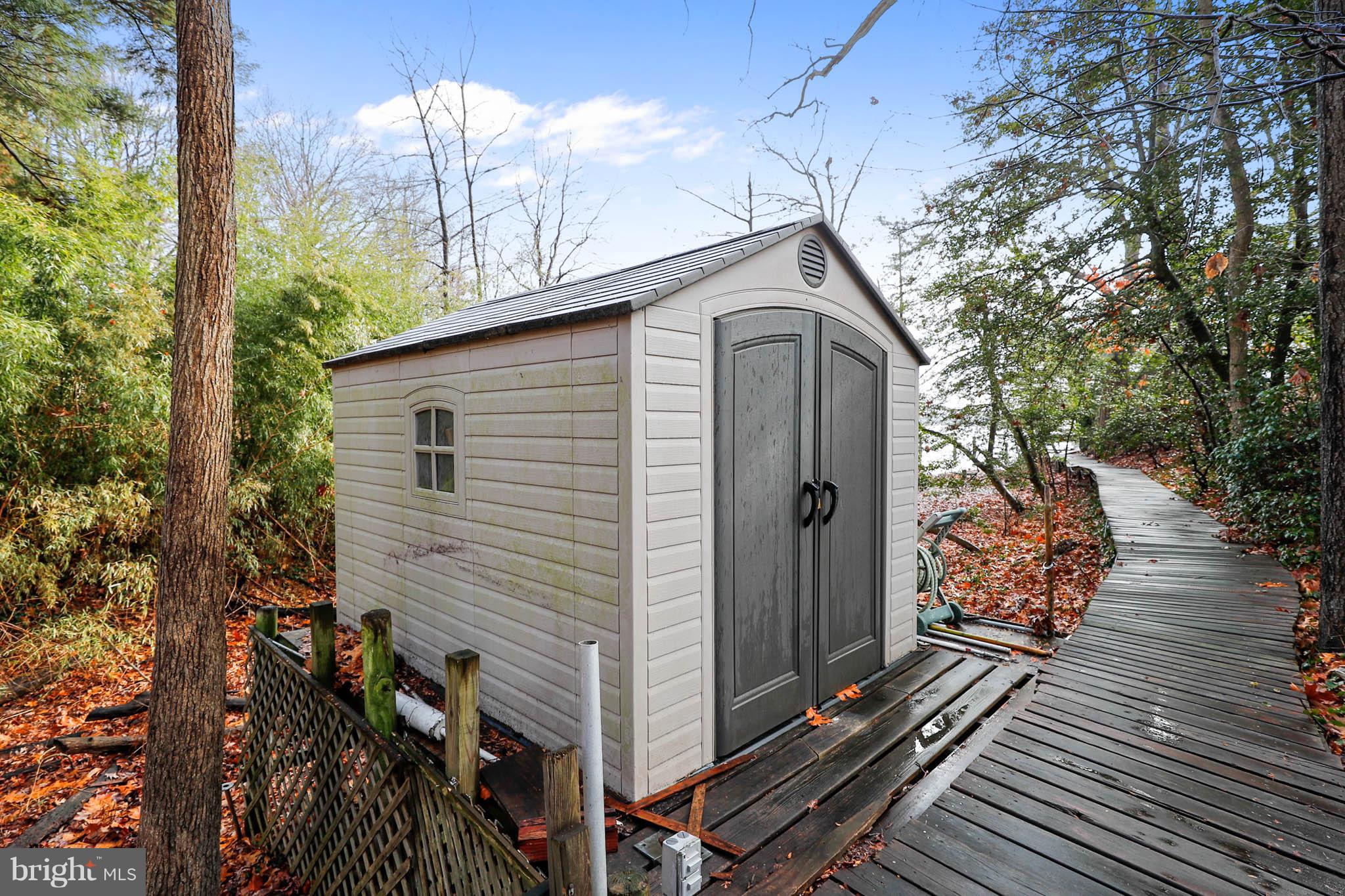 ANNAPOLIS ROADS - Residential