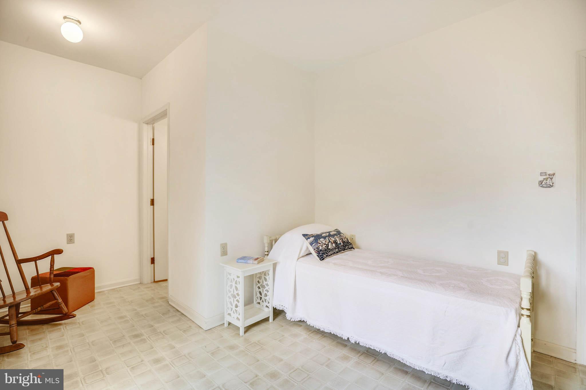 ANNAPOLIS ROADS - Residential