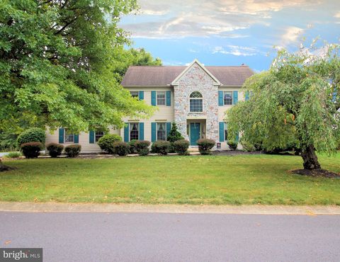 Photo of 2662 Valley View Drive, Lancaster, PA 17601 (MLS # PALA2057258)