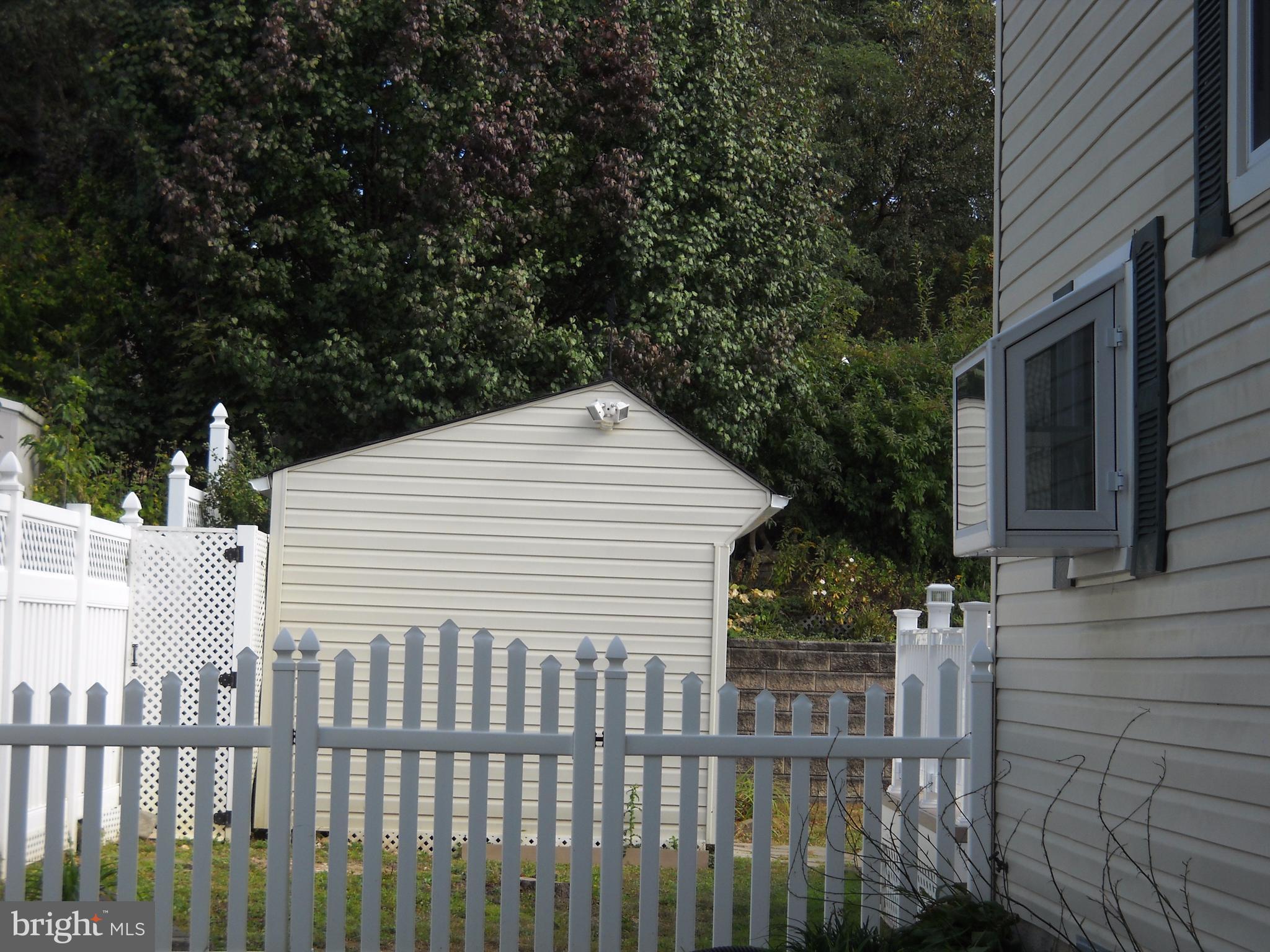 TOWN & COUNTRY APARTMENTS CARNEY - Residential