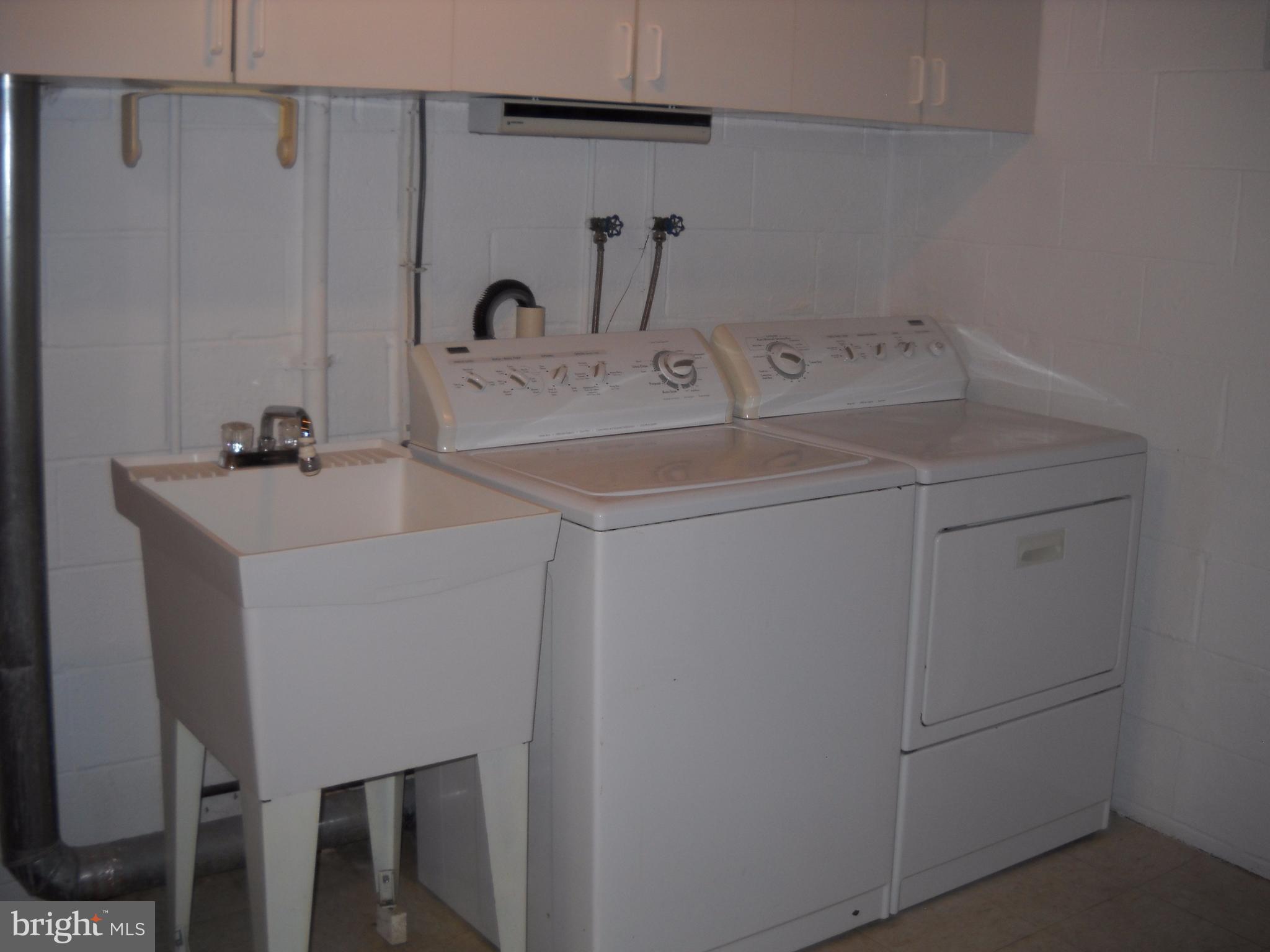 TOWN & COUNTRY APARTMENTS CARNEY - Residential