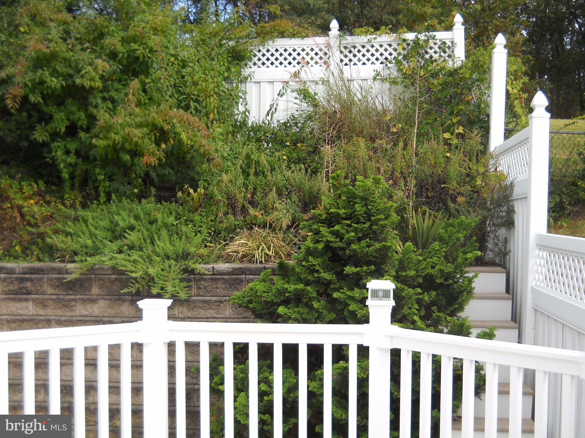 TOWN & COUNTRY APARTMENTS CARNEY - Residential