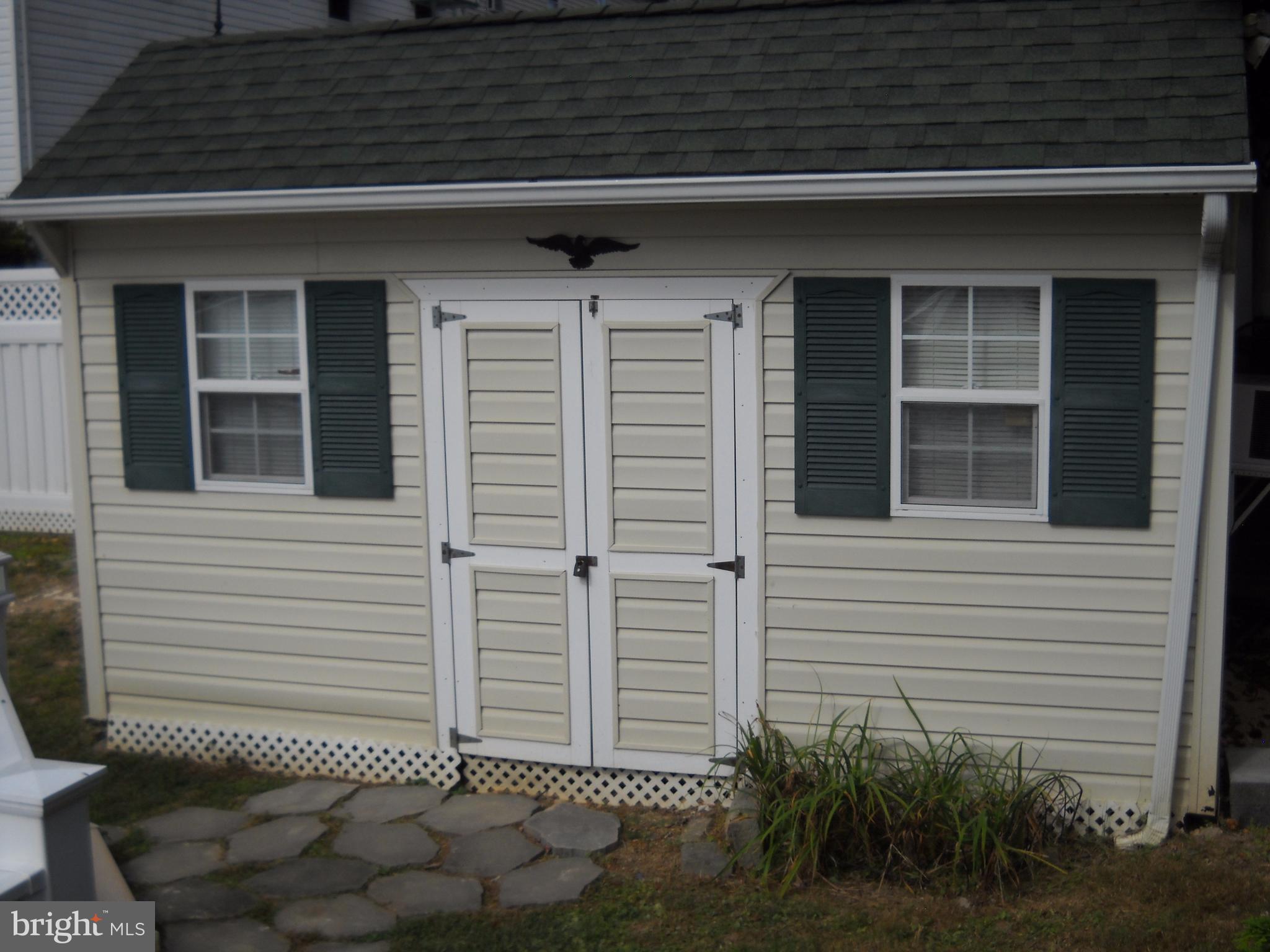 TOWN & COUNTRY APARTMENTS CARNEY - Residential