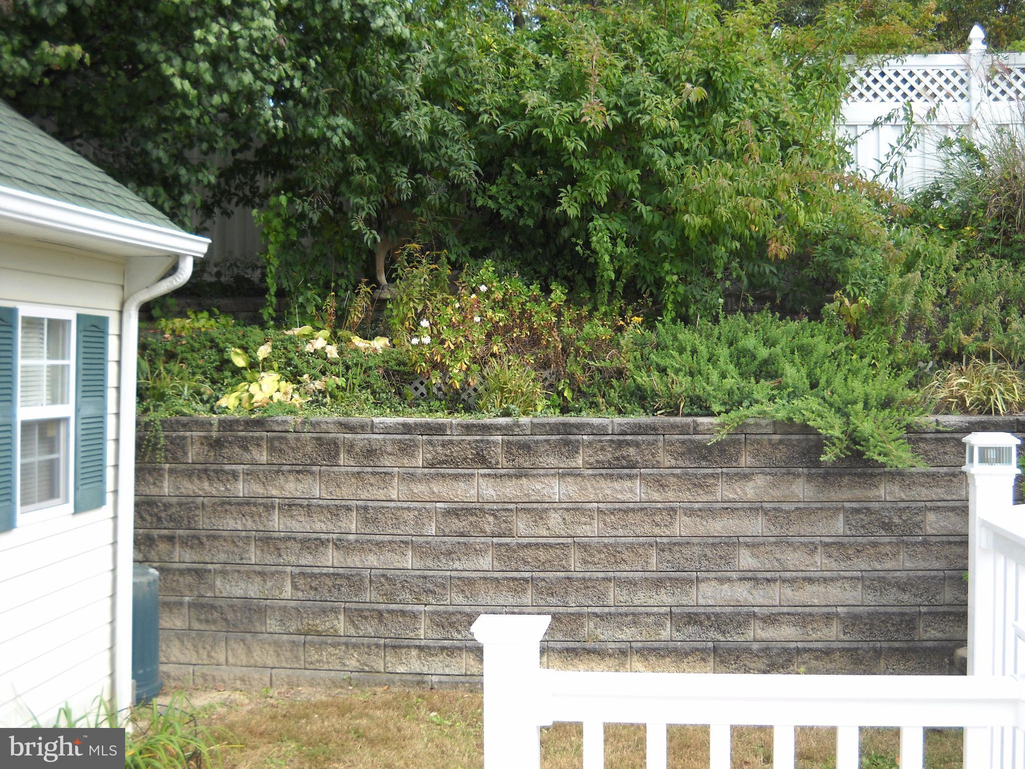 TOWN & COUNTRY APARTMENTS CARNEY - Residential