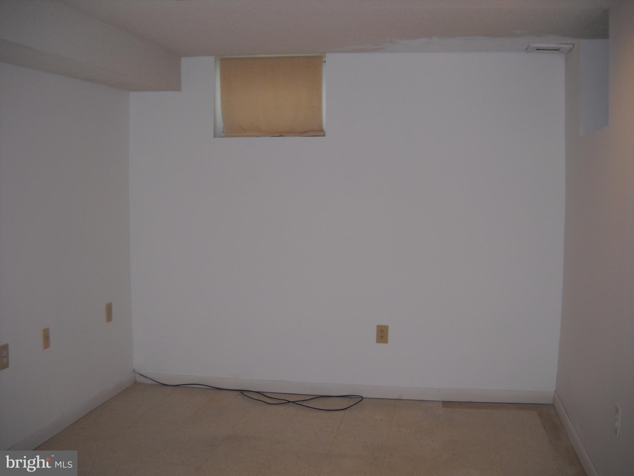 TOWN & COUNTRY APARTMENTS CARNEY - Residential