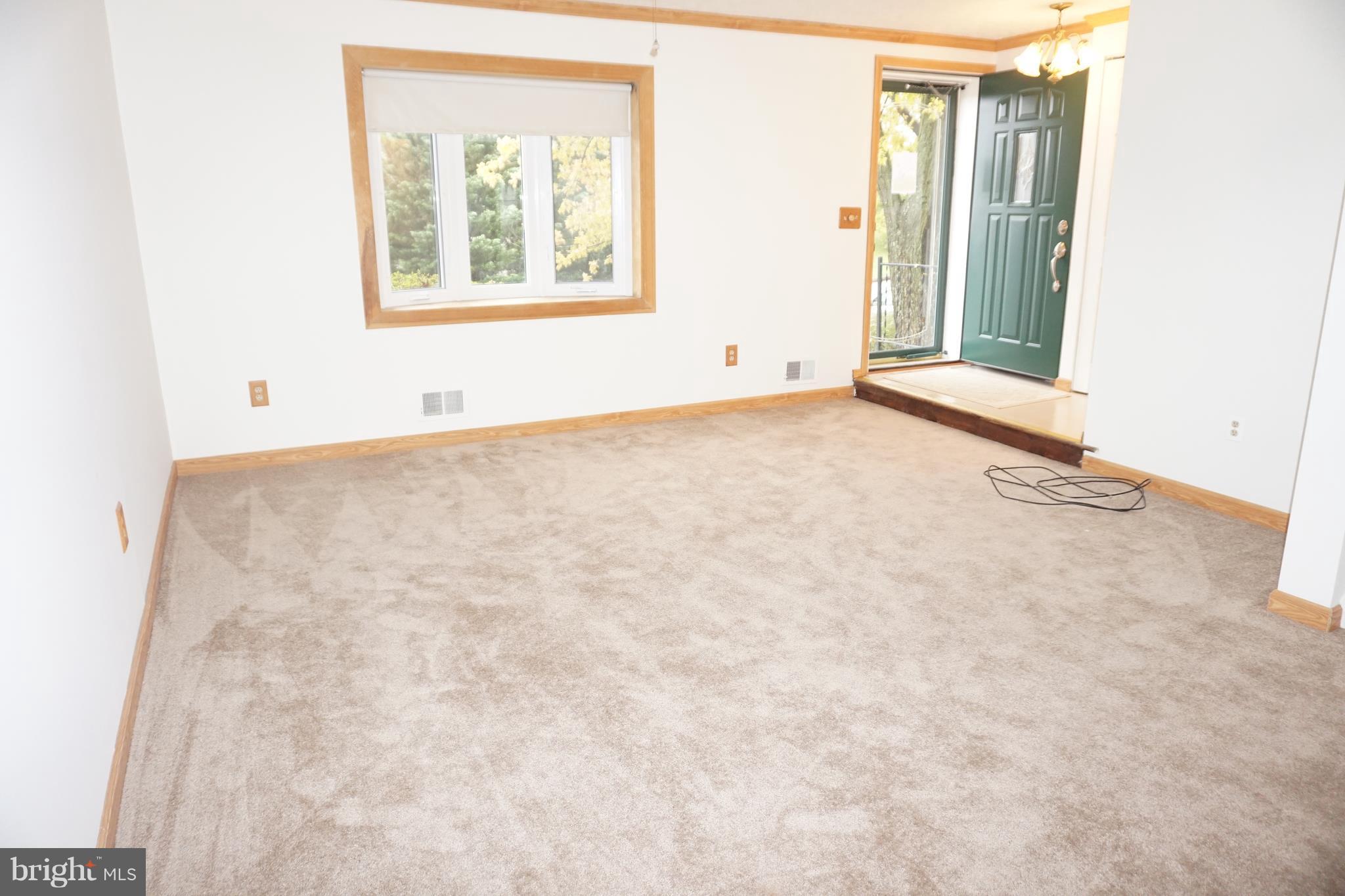 TOWN & COUNTRY APARTMENTS CARNEY - Residential