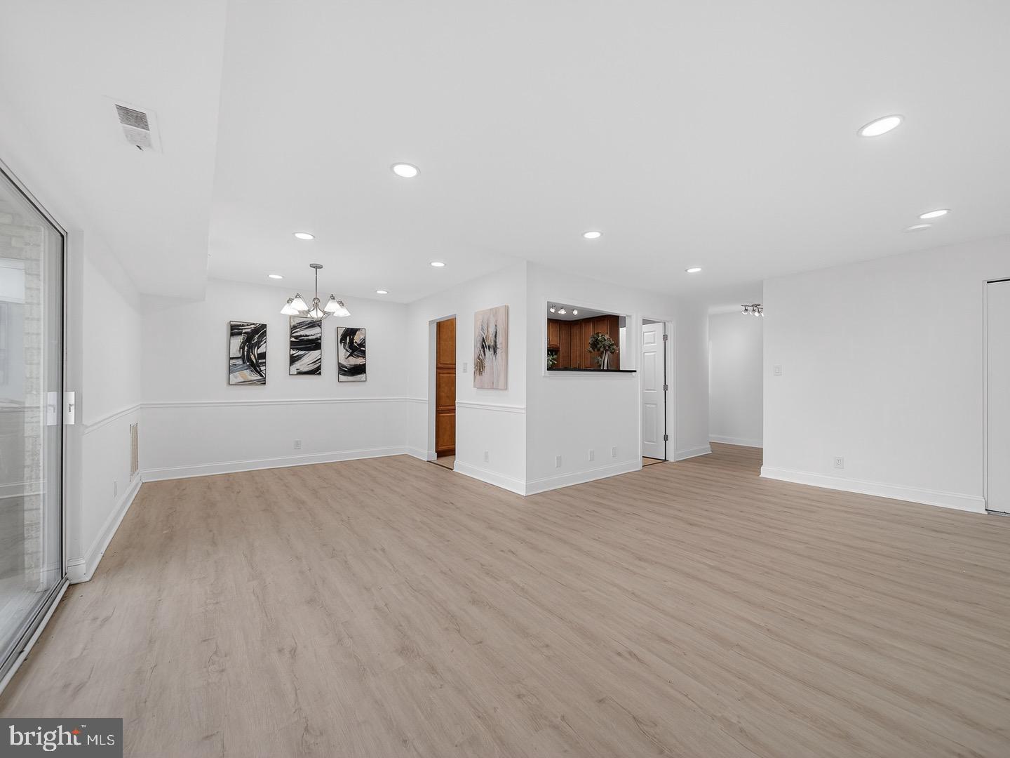 COLUMBIA TOWERS - Residential