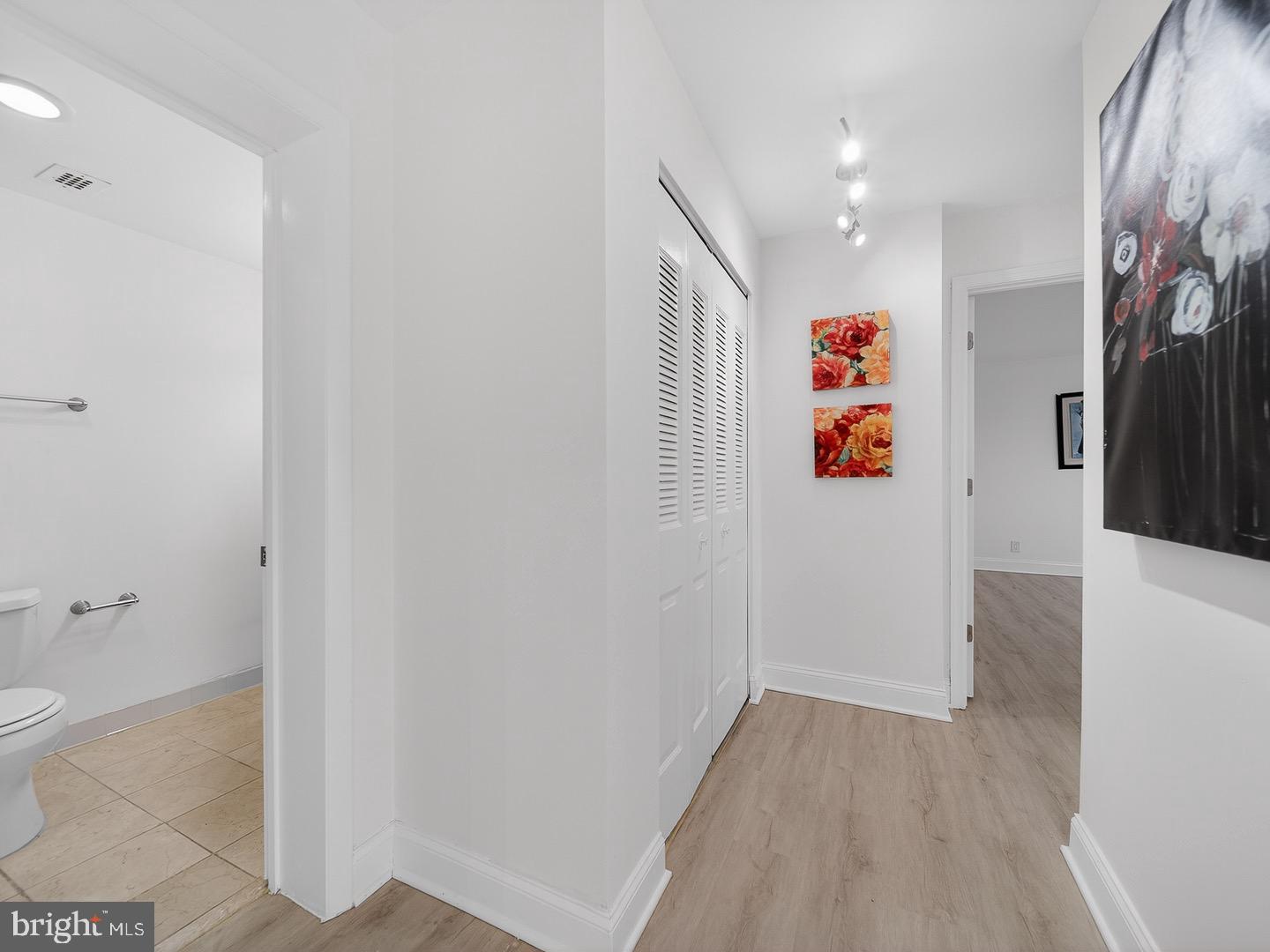 COLUMBIA TOWERS - Residential