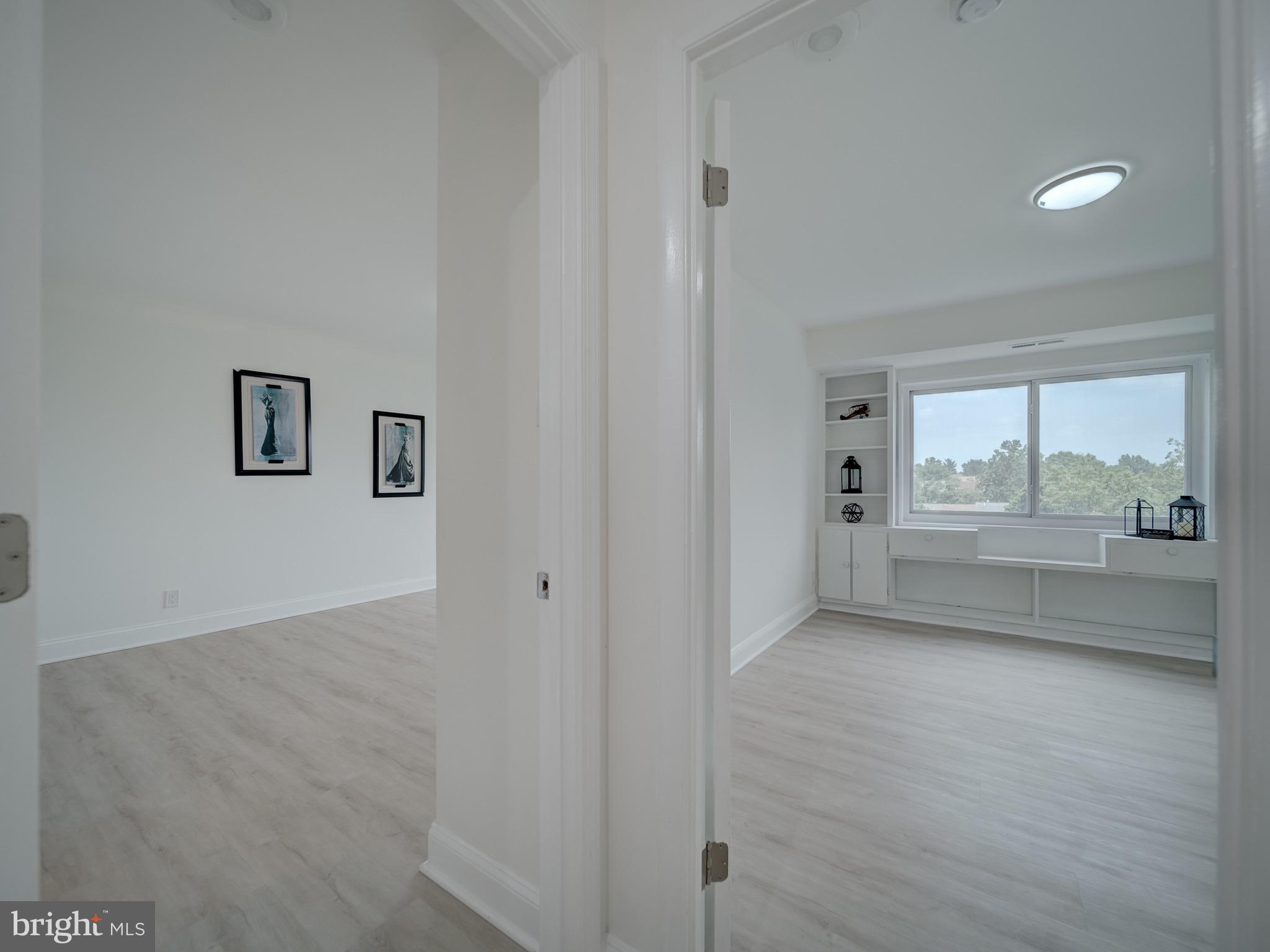 COLUMBIA TOWERS - Residential