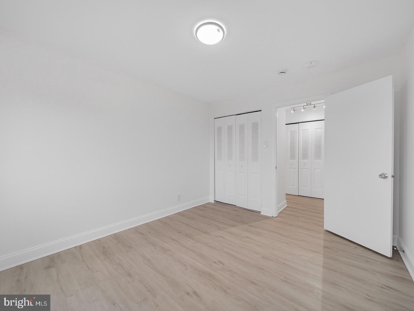 COLUMBIA TOWERS - Residential