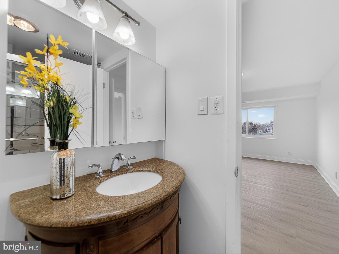 COLUMBIA TOWERS - Residential