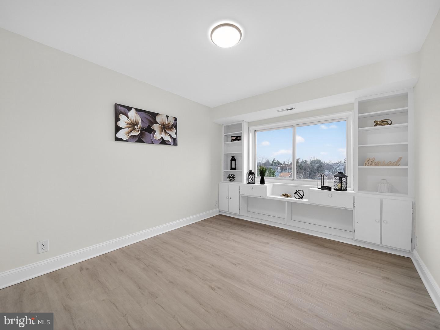 COLUMBIA TOWERS - Residential