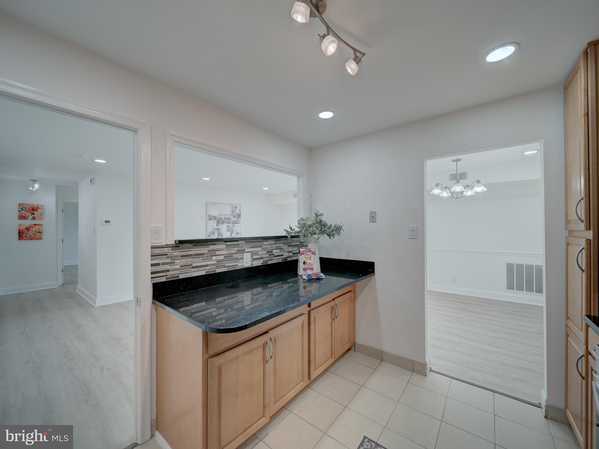 COLUMBIA TOWERS - Residential