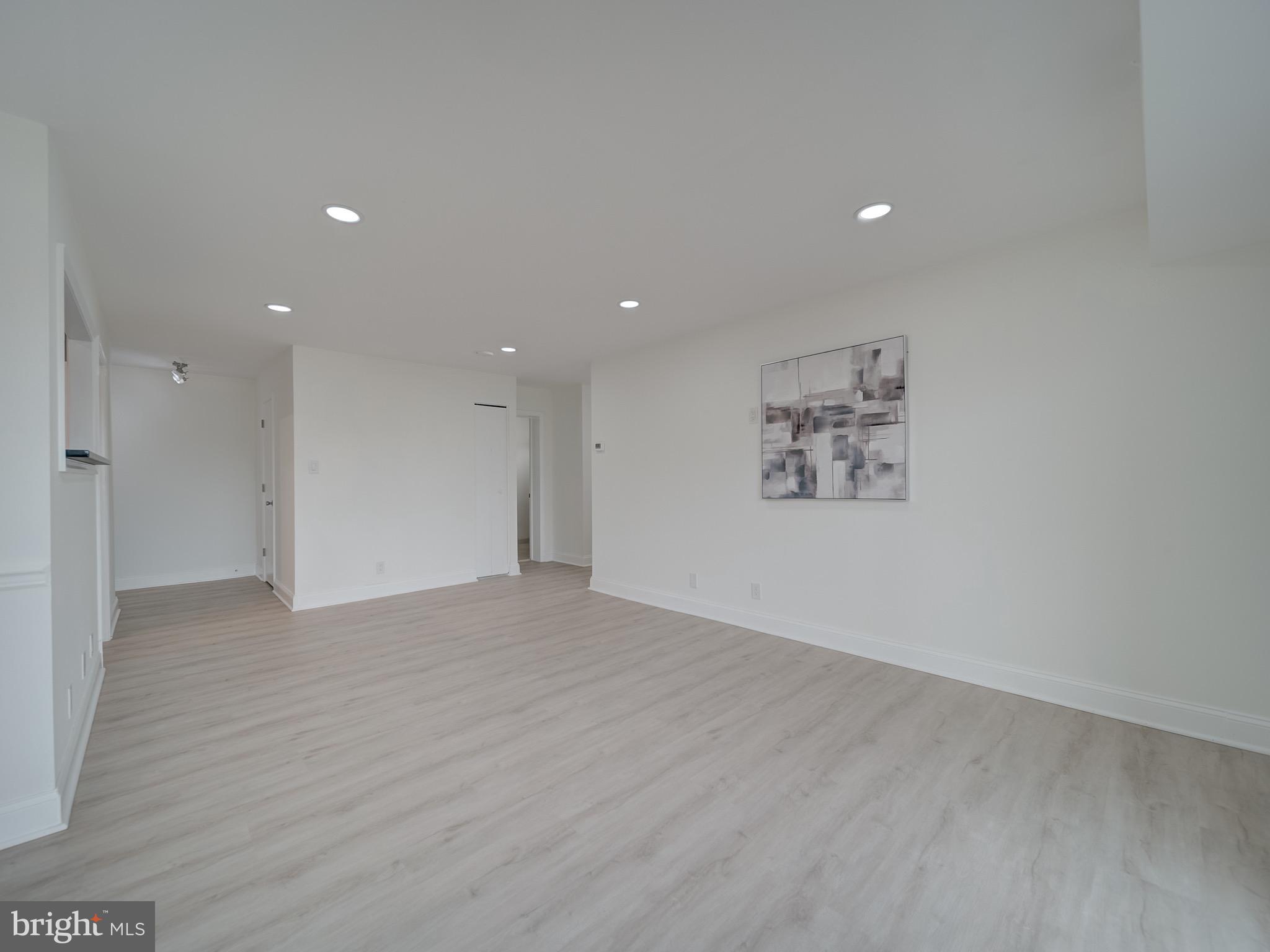 COLUMBIA TOWERS - Residential