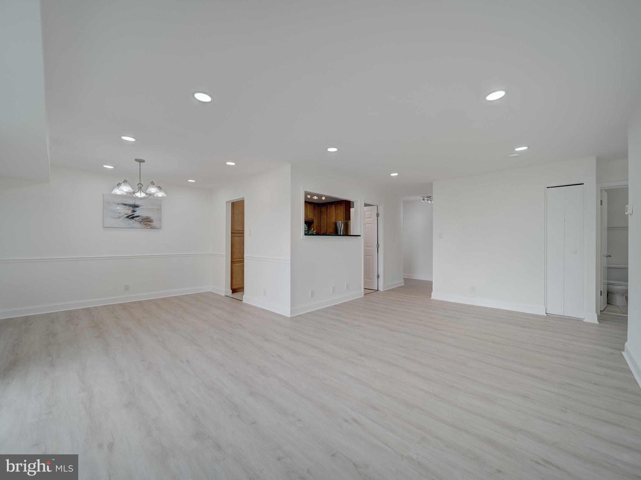 COLUMBIA TOWERS - Residential