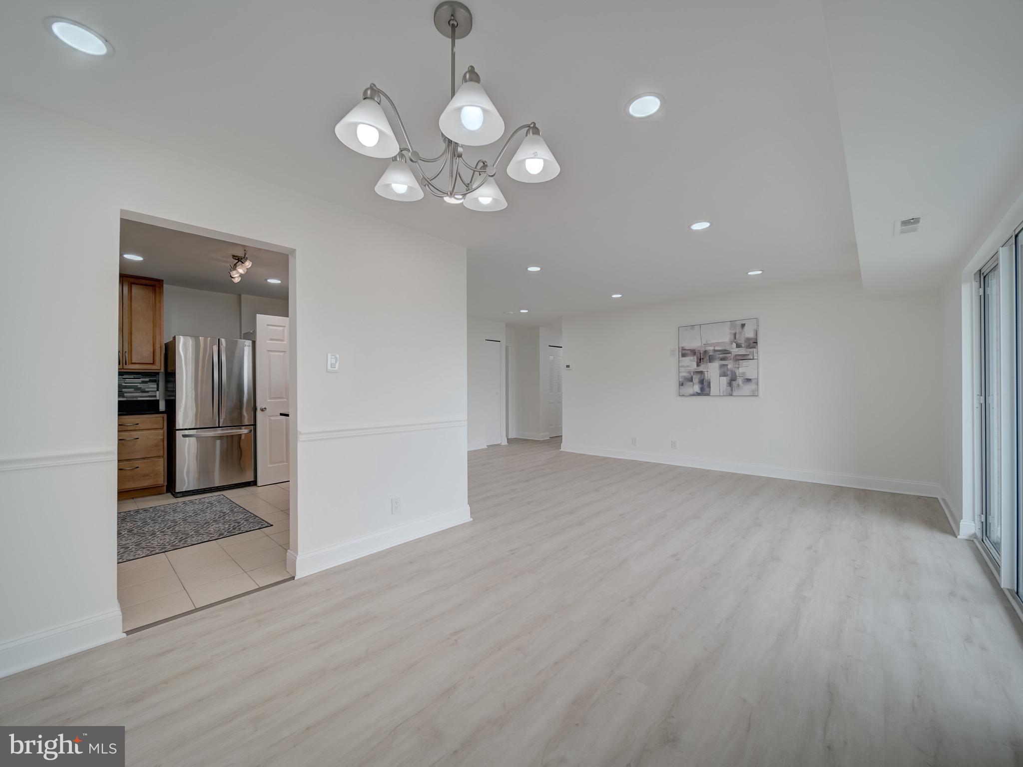 COLUMBIA TOWERS - Residential