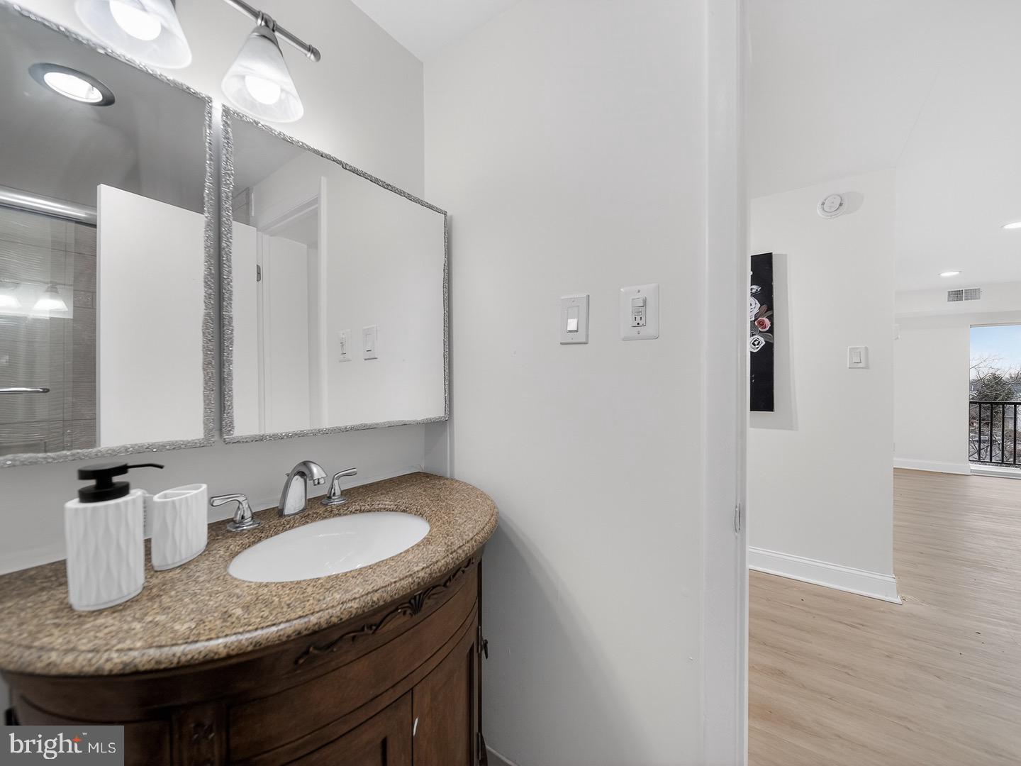 COLUMBIA TOWERS - Residential