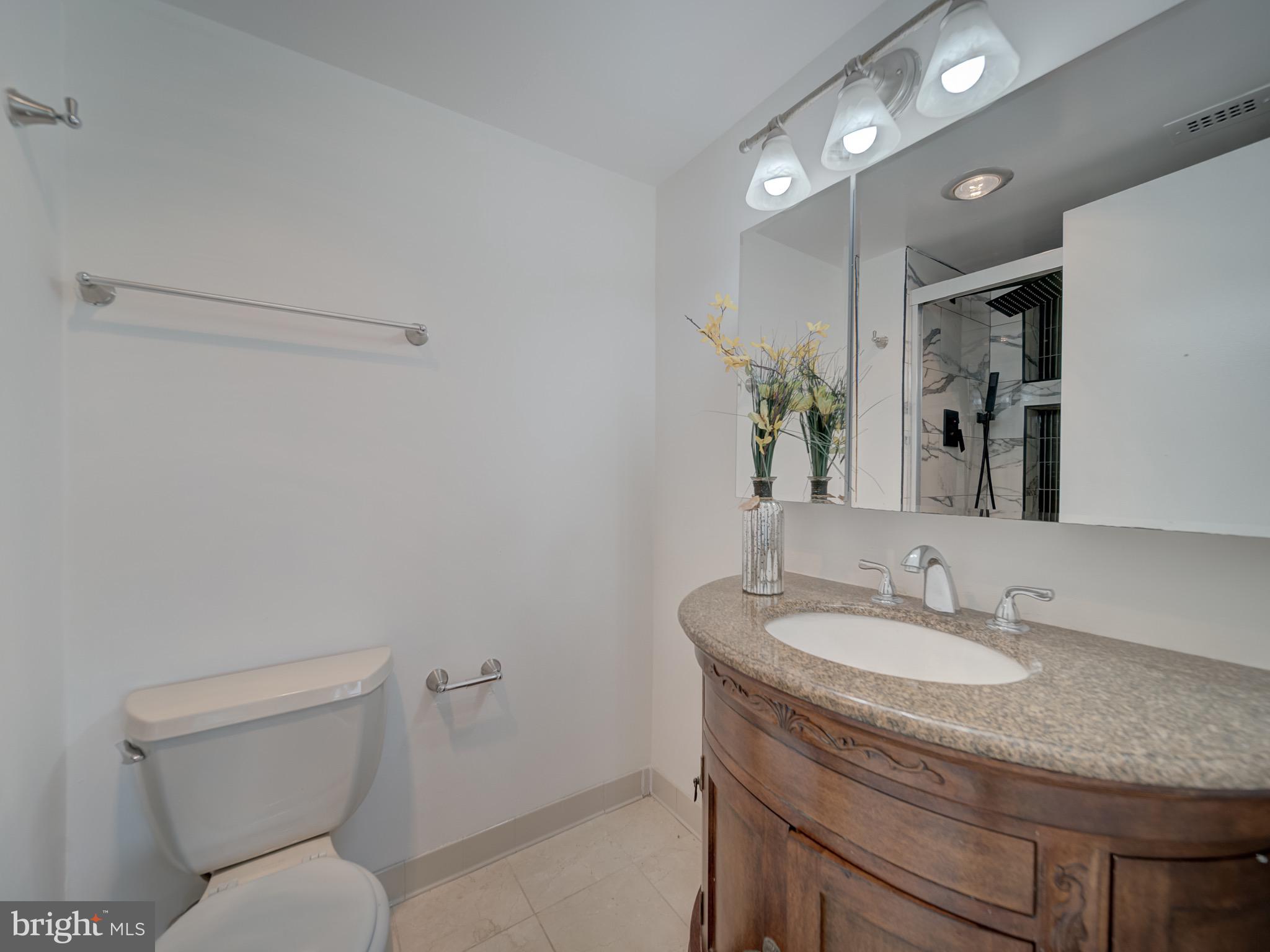 COLUMBIA TOWERS - Residential