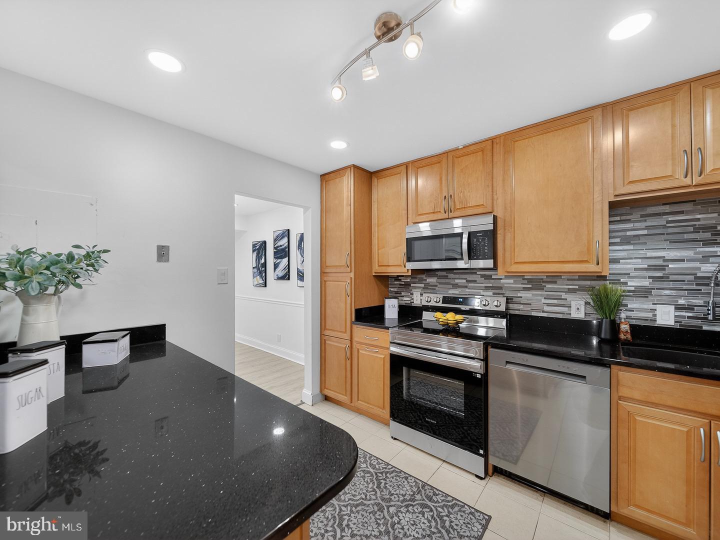 COLUMBIA TOWERS - Residential