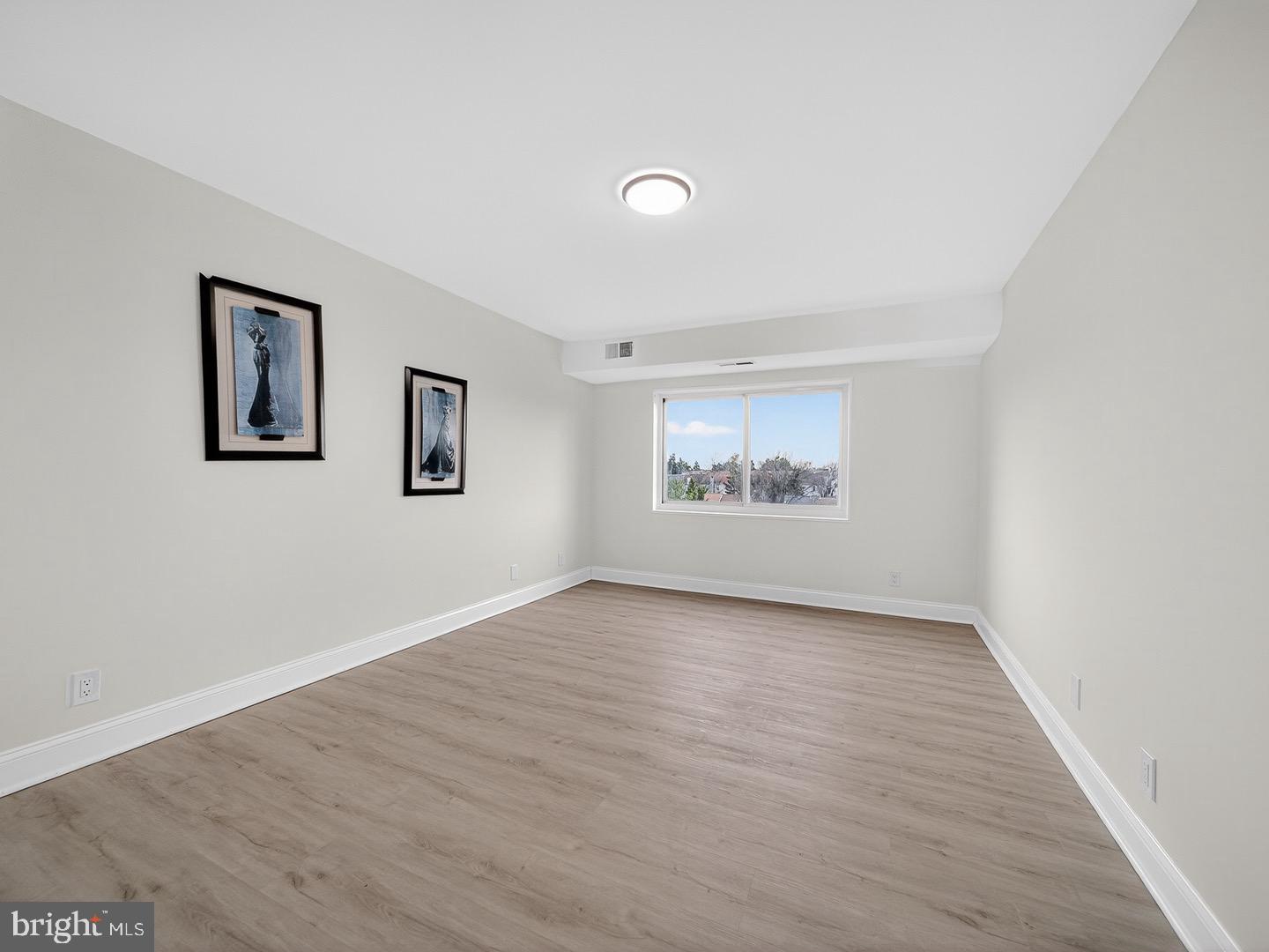 COLUMBIA TOWERS - Residential