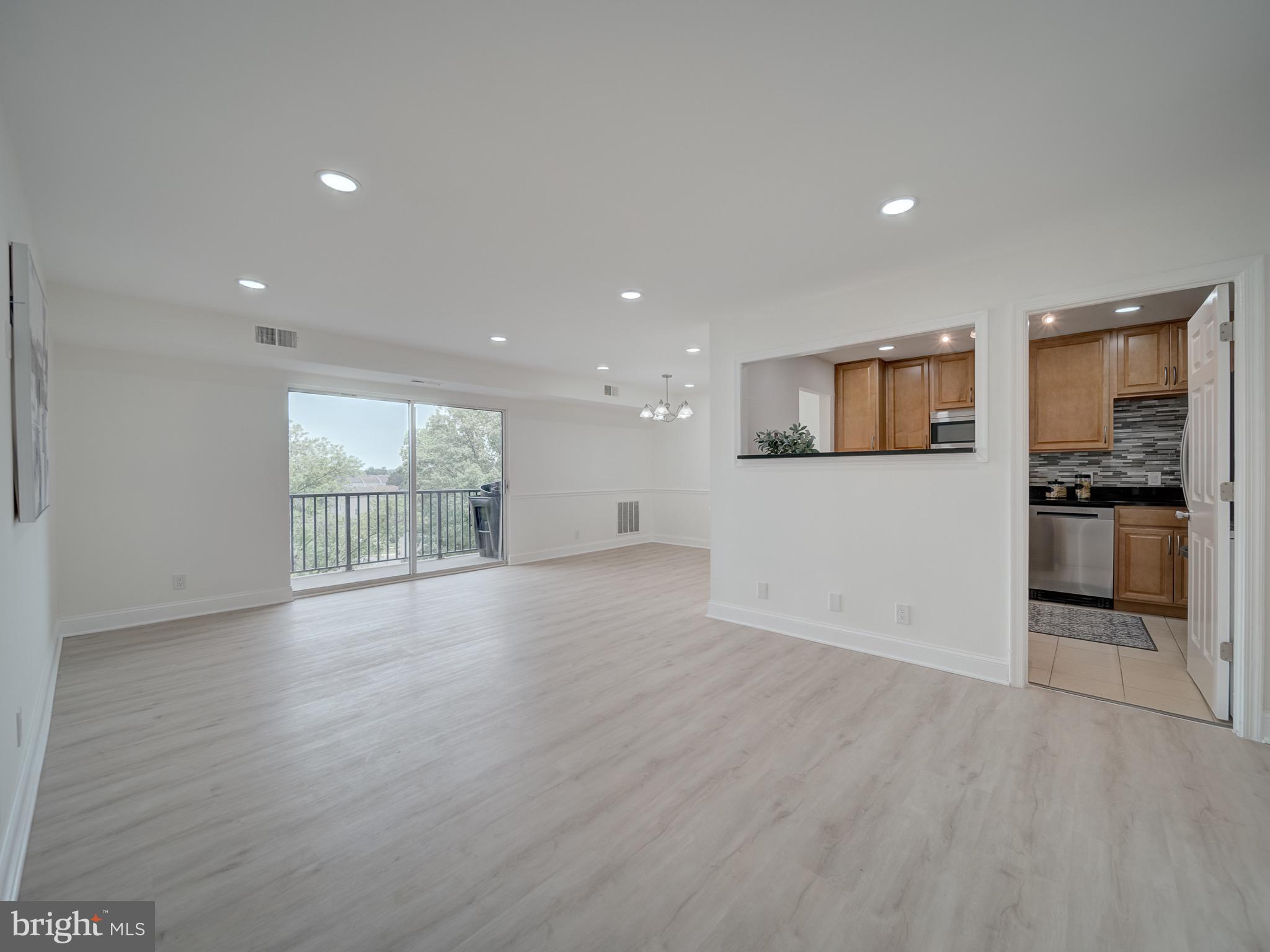 COLUMBIA TOWERS - Residential