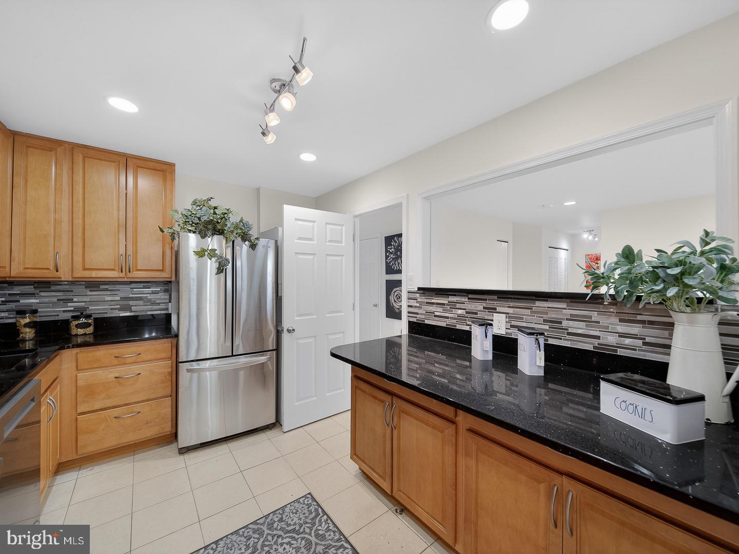 COLUMBIA TOWERS - Residential